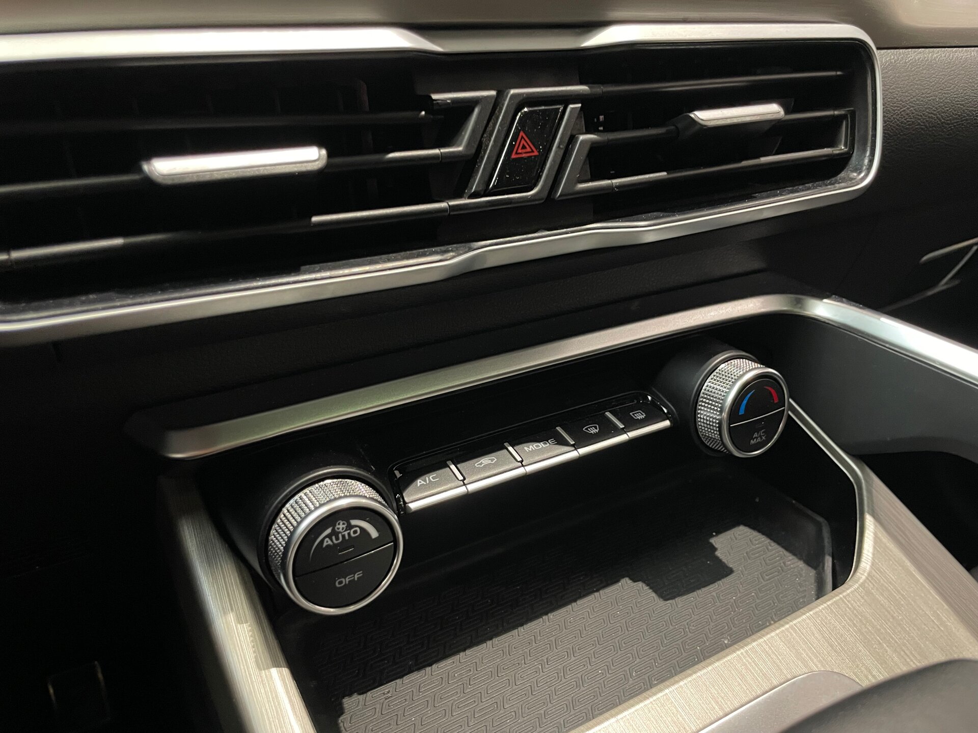 Автомобиль Geely Coolray 1.5 AMT (150 л.с.) - 18