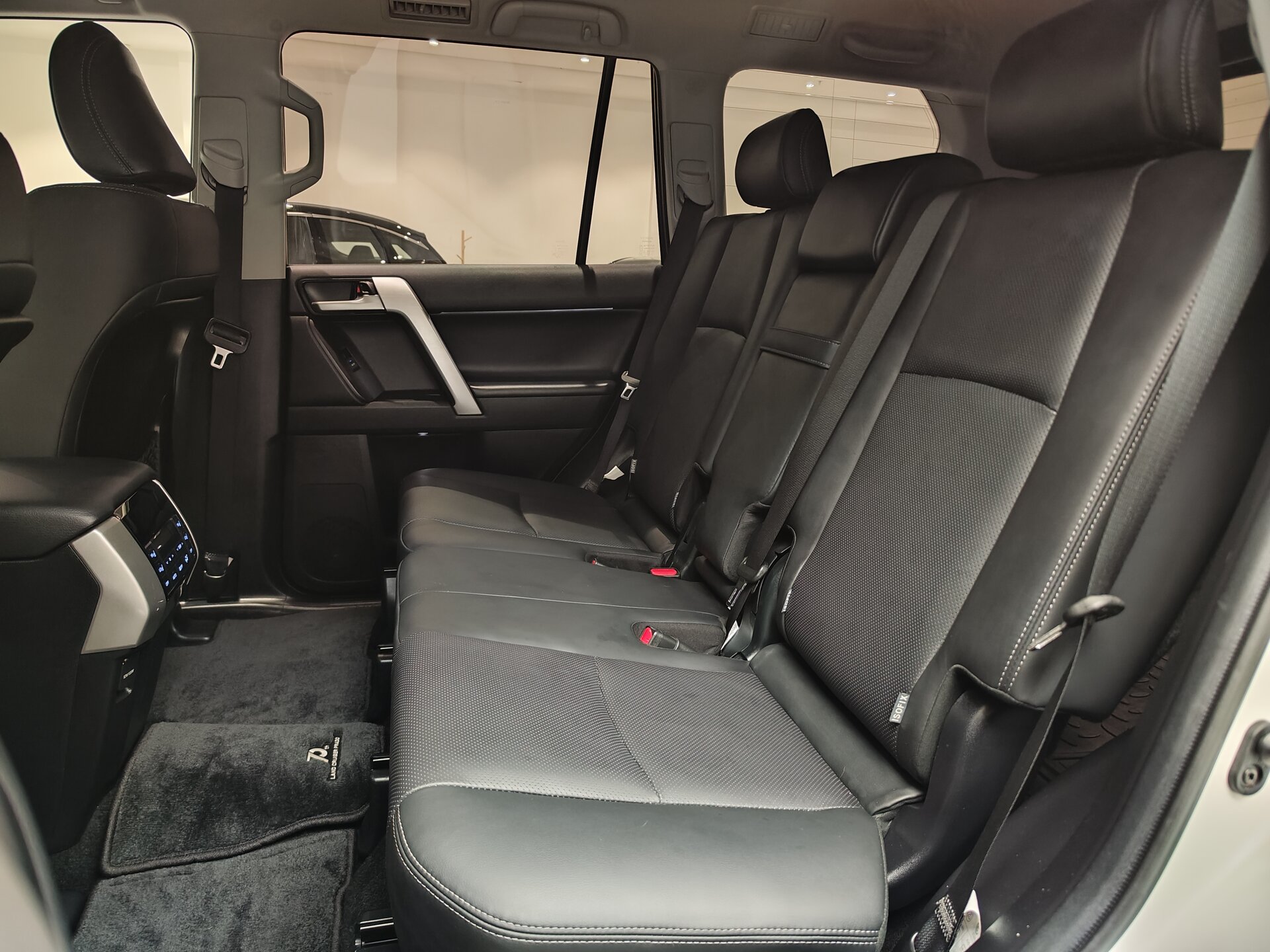 Автомобиль Toyota Land Cruiser Prado 4.0 AT (249 л.с.) 4WD - 9
