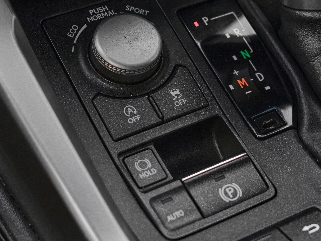 Купить Lexus NX 200 2.0 CVT (150 л.с.) 4WD, 2015 в Екатеренбурге