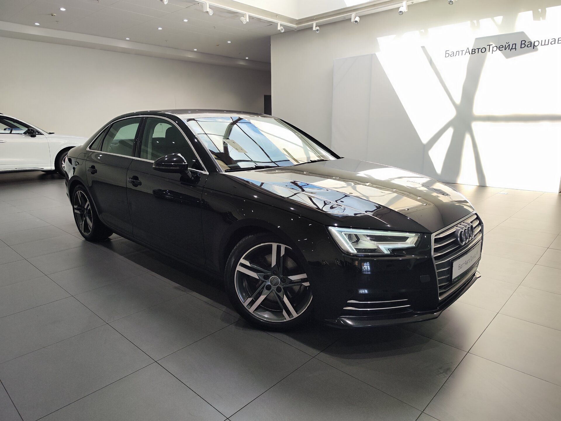 Автомобиль Audi A4 2.0 AMT (190 л.с.) - 3