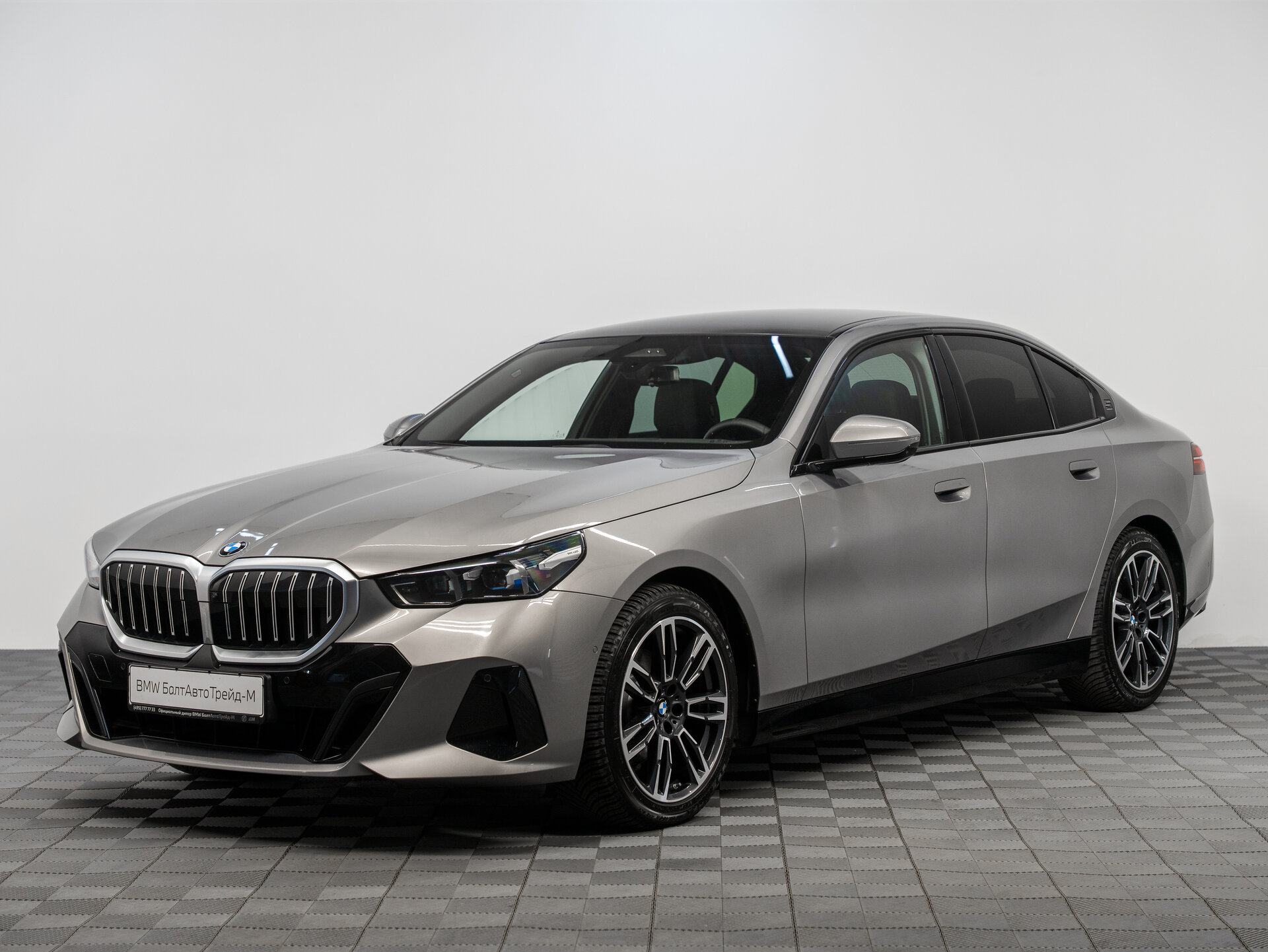 Автомобиль BMW 5 серии 520d xDrive 2.0d AT (197 л.с.) 4WD - 1