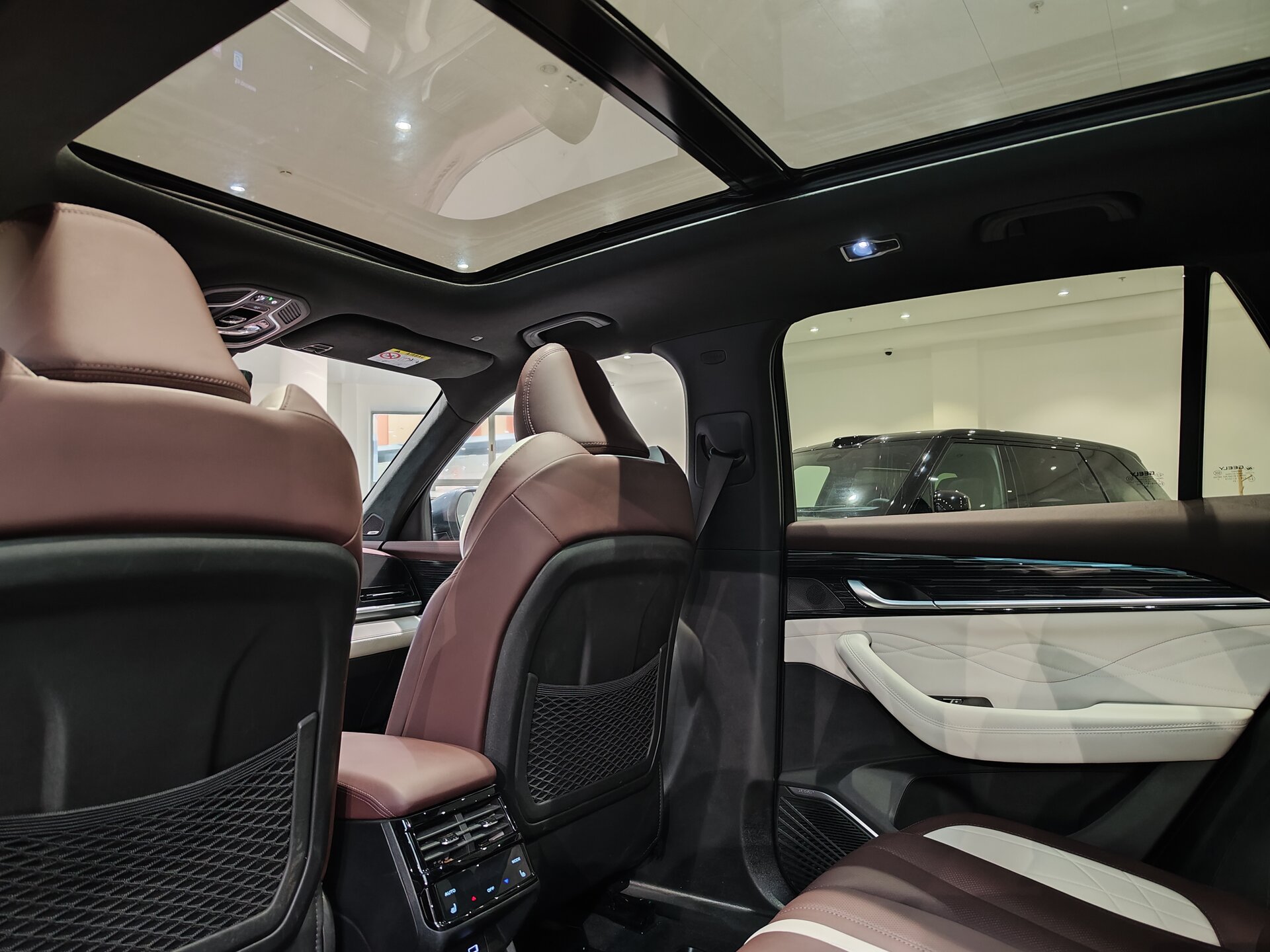 Автомобиль Geely Monjaro 2.0 AT (238 л.с.) 4WD - 10