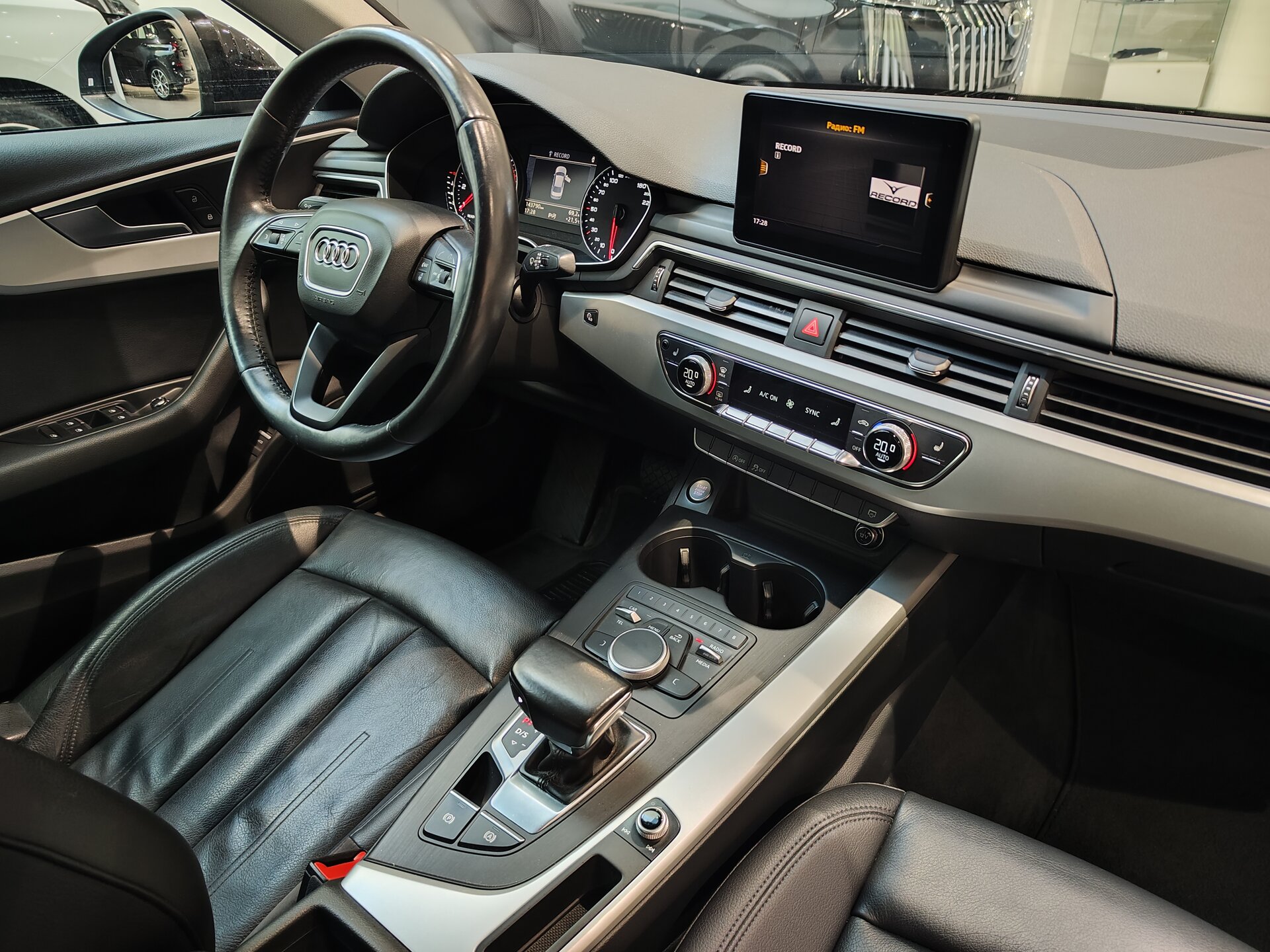 Автомобиль Audi A4 1.4 AMT (150 л.с.) - 13