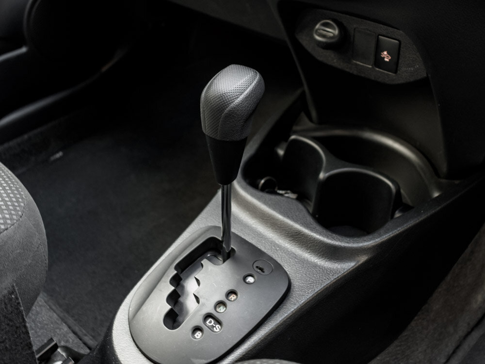 Купить Toyota Vitz 1.0 CVT (69 л.с.), 2019 в Екатеренбурге