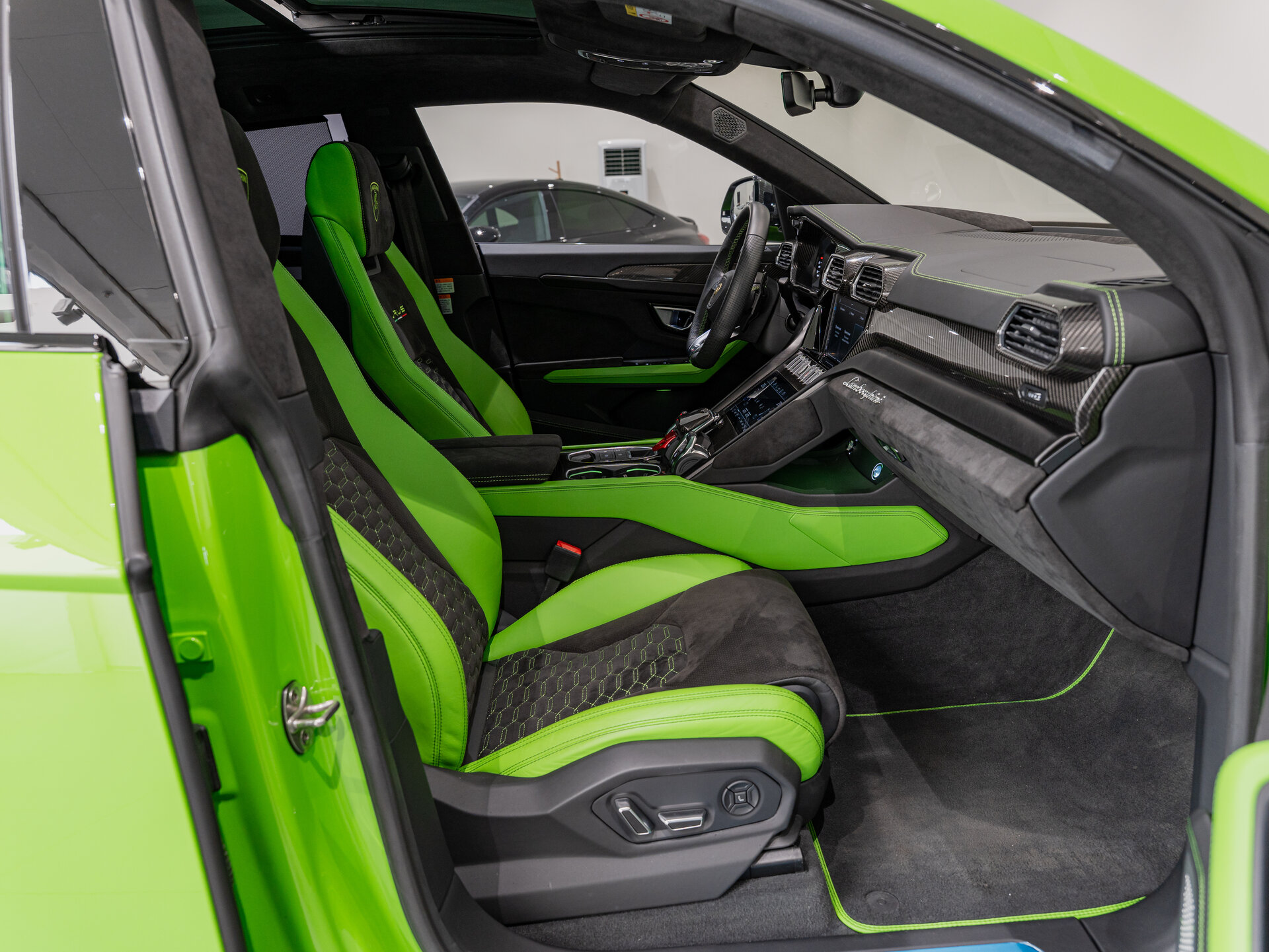 Автомобиль Lamborghini Urus 4.0 AT (650 л.с.) 4WD - 10