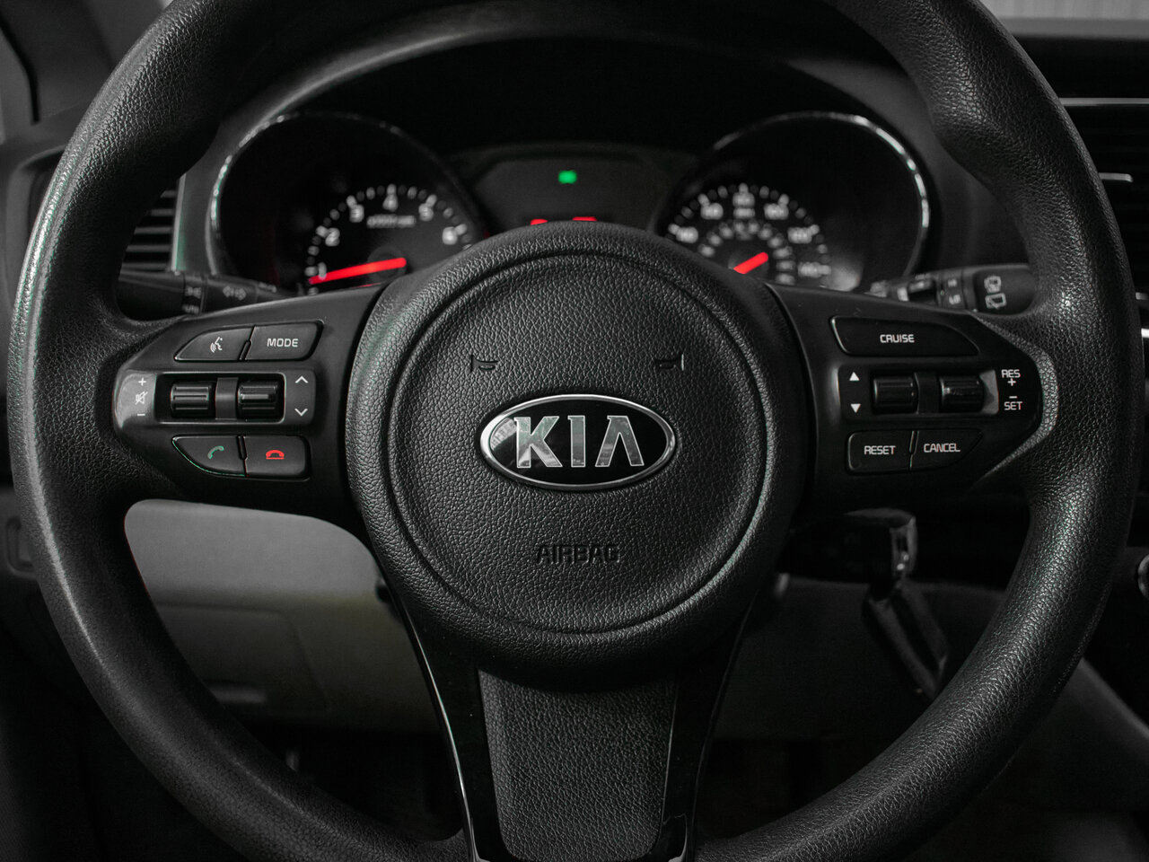 Купить Kia Sedona 3.3 AT (276 л.с.), 2015 в Екатеренбурге