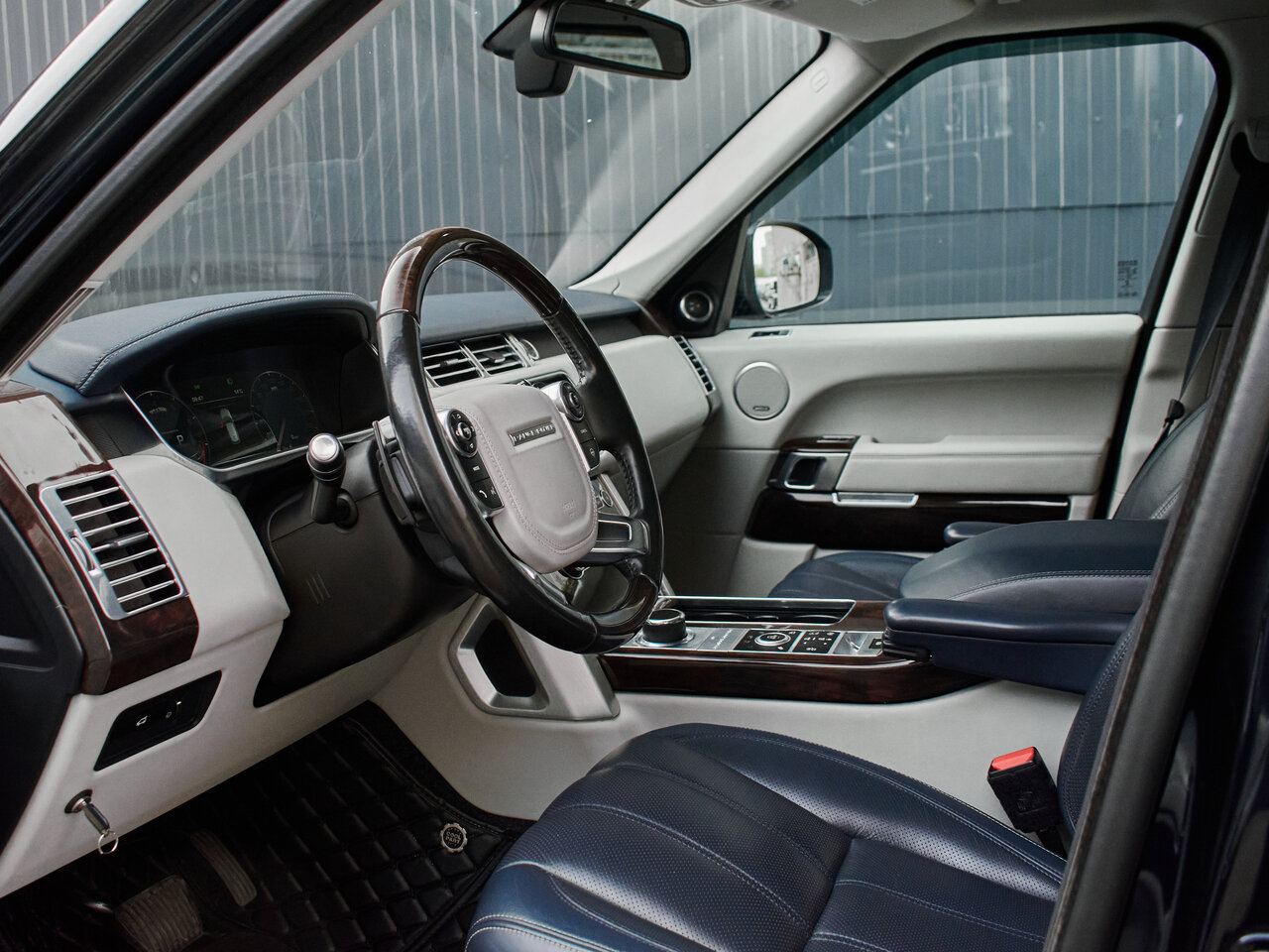 Купить Land Rover Range Rover 5.0 AT (510 л.с.) 4WD, 2013 в Екатеренбурге