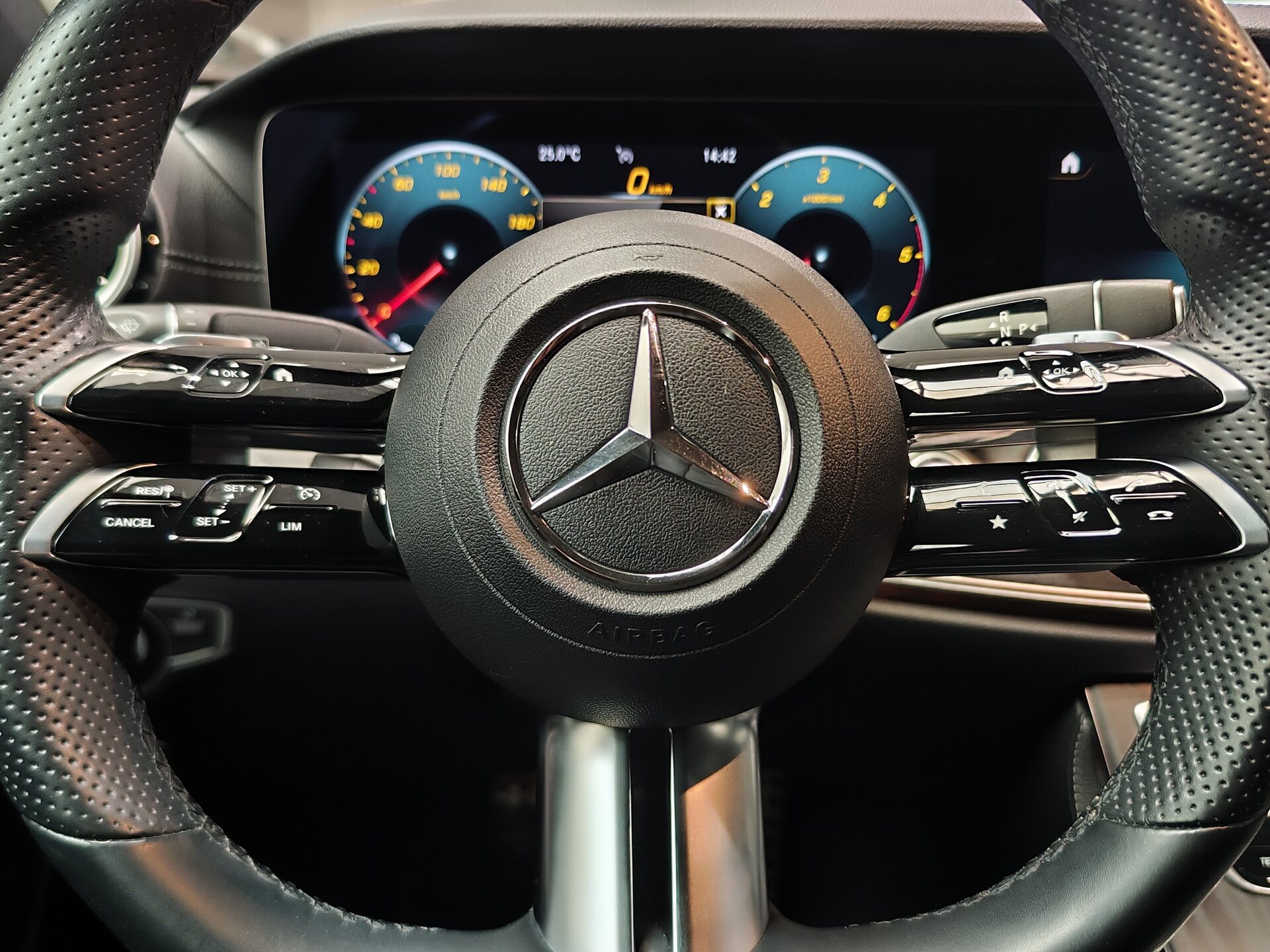 Автомобиль Mercedes-Benz E-Класс 350 d 2.9d AT (249 л.с.) 4WD - 17