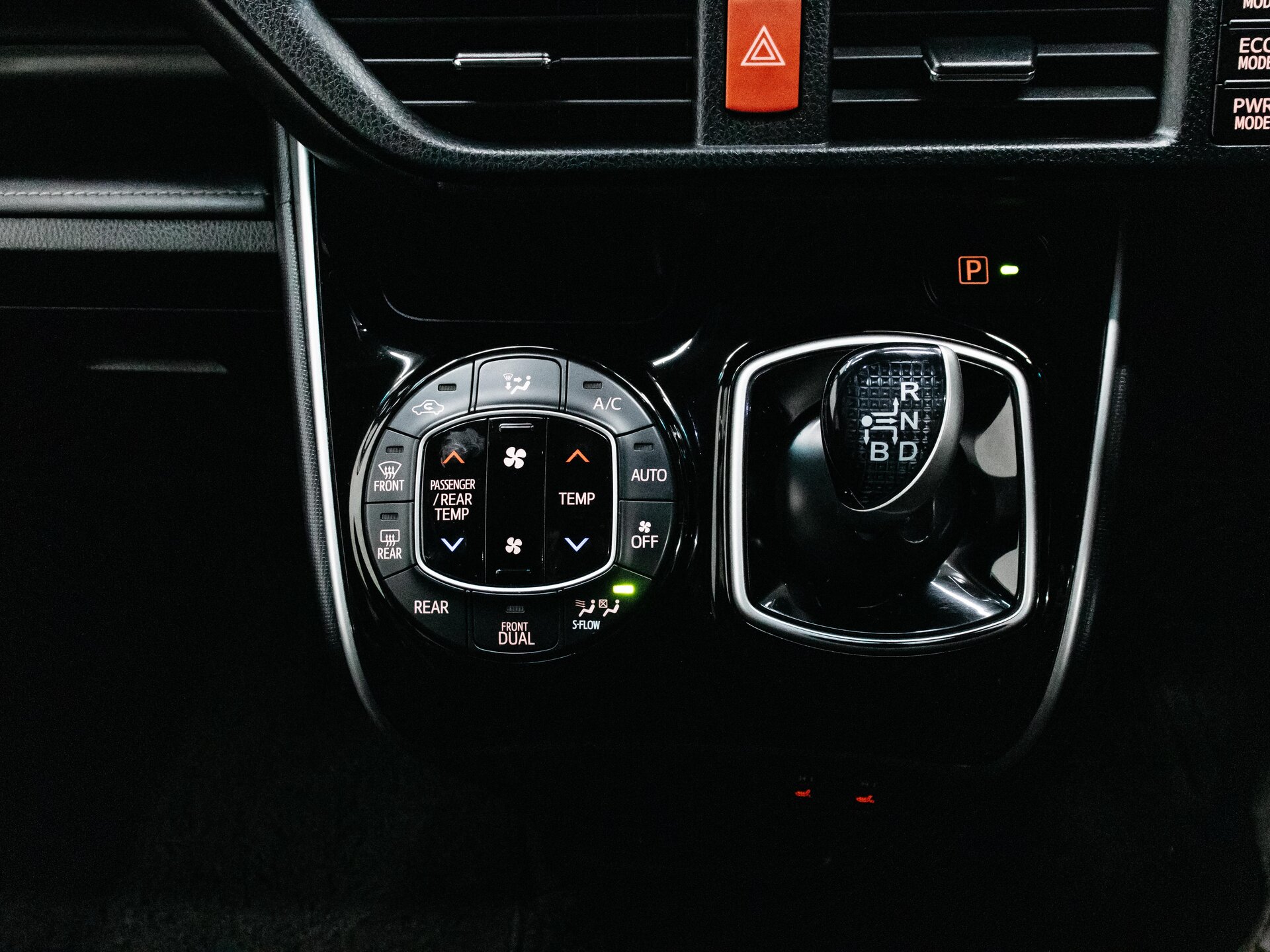 Toyota Esquire 2016 21