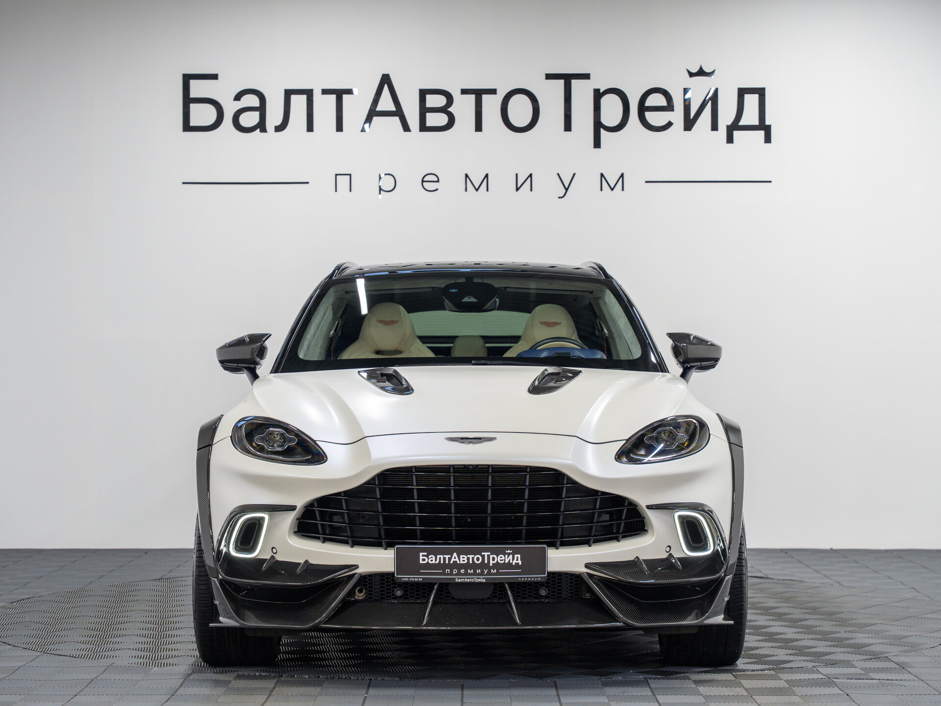 Автомобиль Aston Martin DBX 4.0 AT (550 л.с.) 4WD - 4