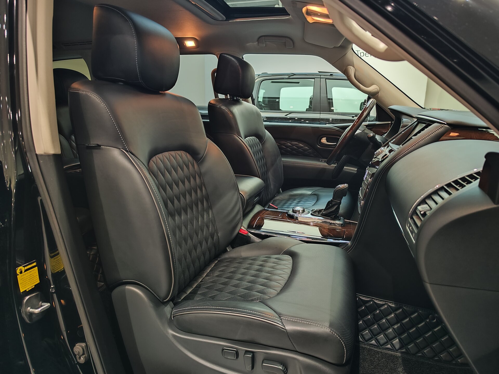 Автомобиль Infiniti QX80 5.6 AT (405 л.с.) 4WD - 16