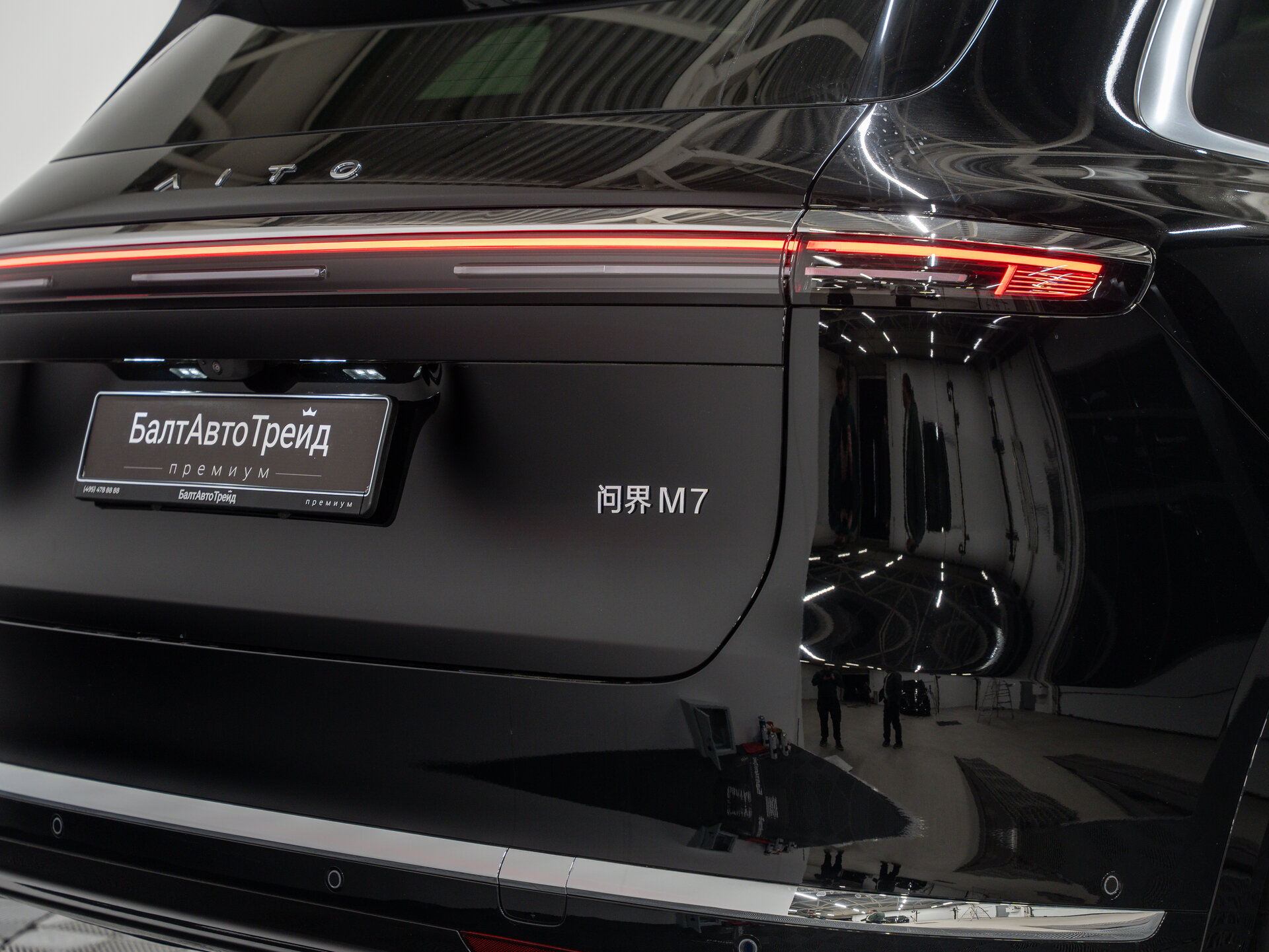 Автомобиль Aito M7 53.4 kWh 1.5hyb AT (533 л.с.) 4WD - 8