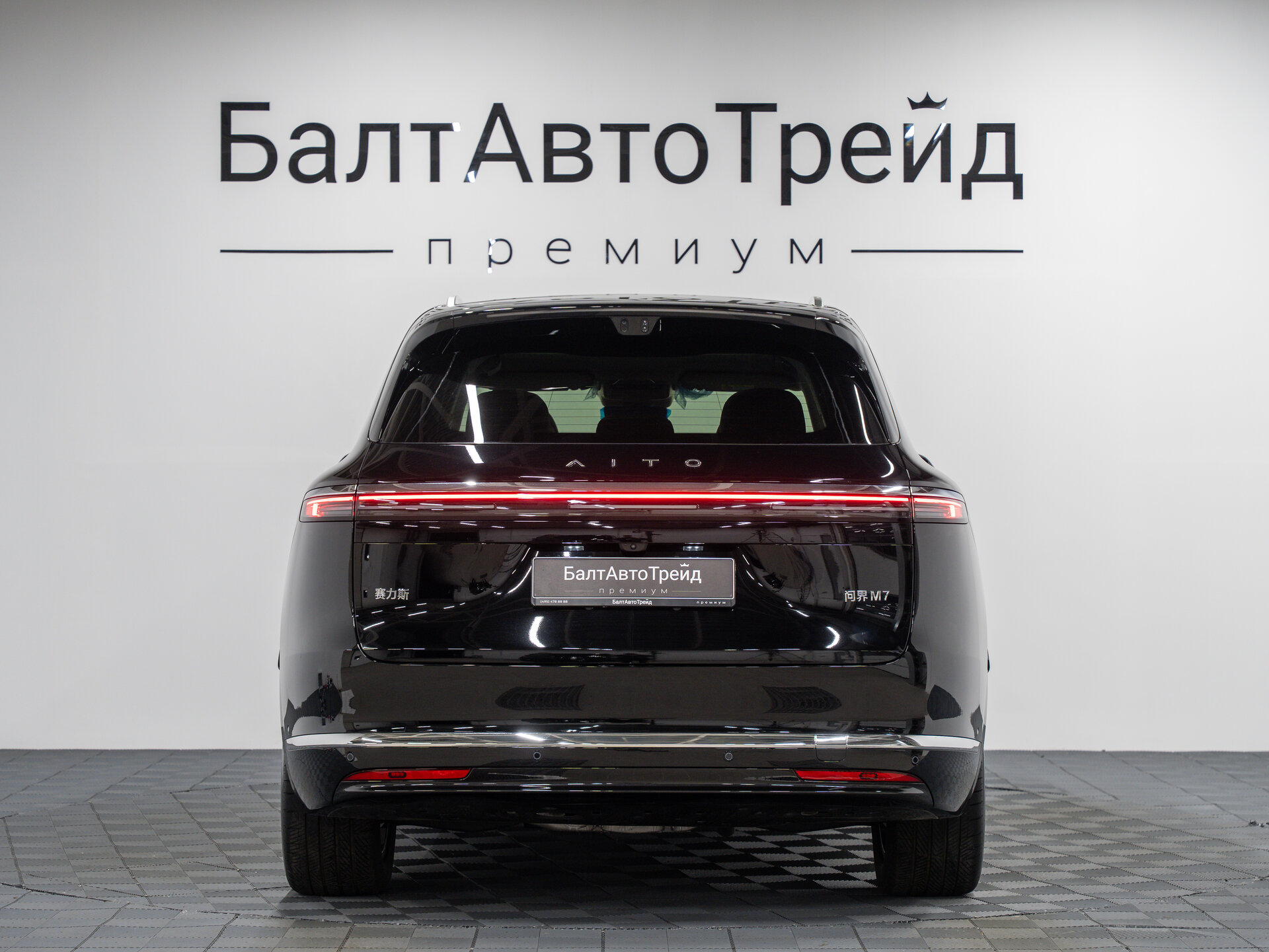 Автомобиль Aito M7 53.4 kWh 1.5hyb AT (533 л.с.) 4WD - 9