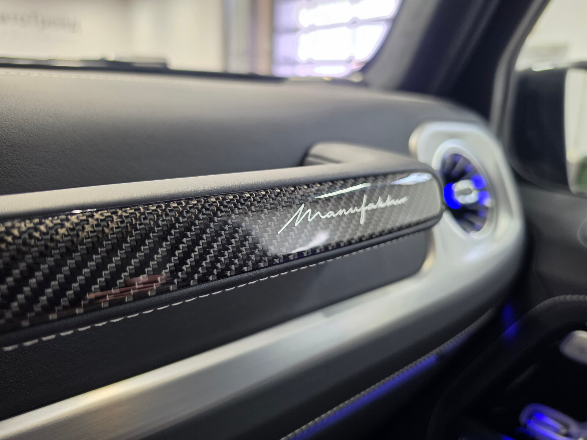 Автомобиль Mercedes-Benz G-Класс AMG 63 AMG 4.0 AT (585 л.с.) 4WD - 5
