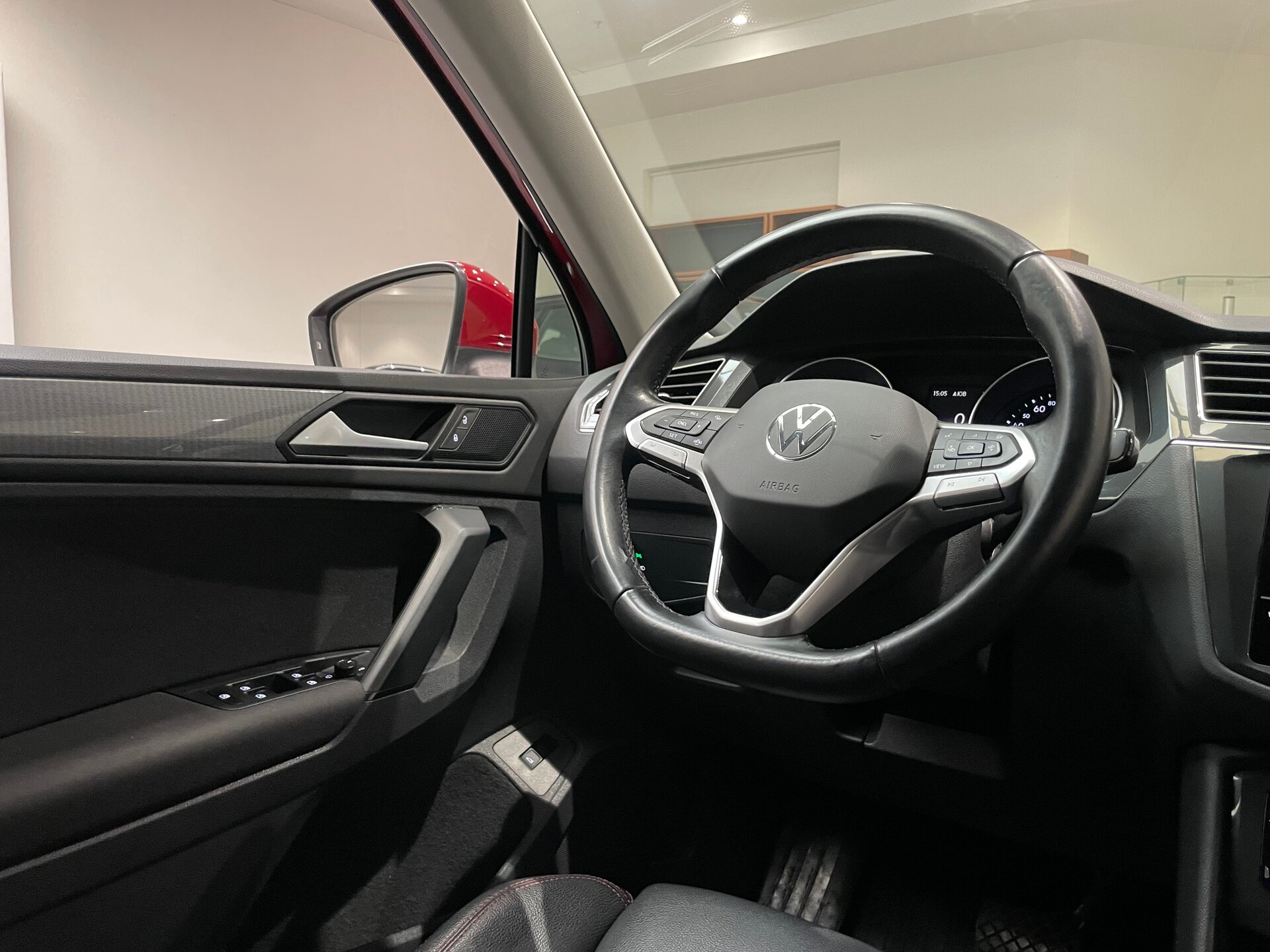 Автомобиль Volkswagen Tiguan 2.0 AMT (180 л.с.) 4WD - 15