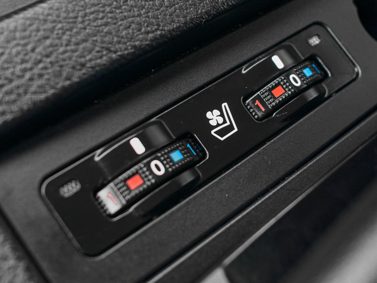 Купить Lexus RX 350 3.5 AT (277 л.с.) 4WD, 2012 в Екатеренбурге