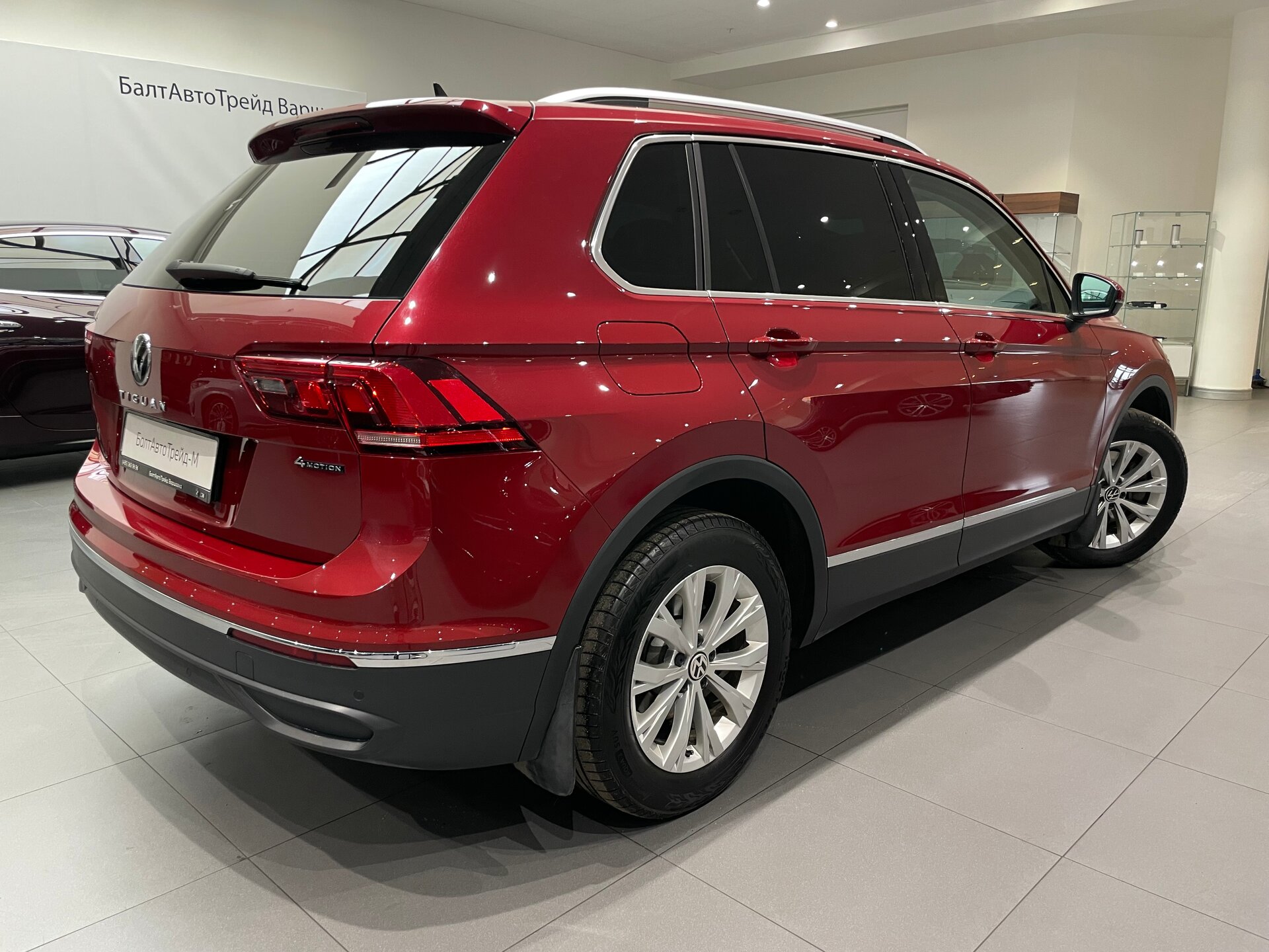 Автомобиль Volkswagen Tiguan 2.0 AMT (180 л.с.) 4WD - 6