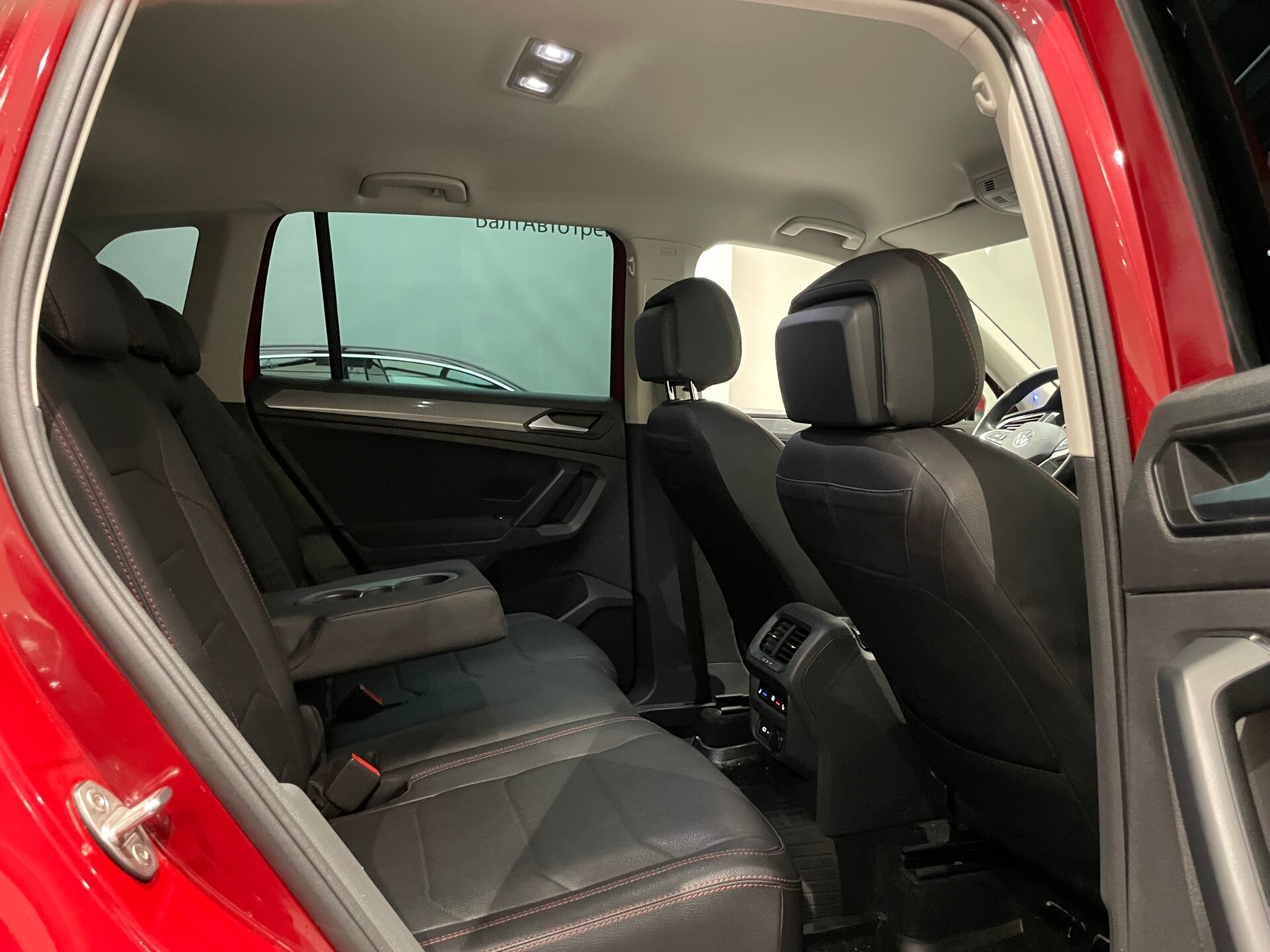 Автомобиль Volkswagen Tiguan 2.0 AMT (180 л.с.) 4WD - 10