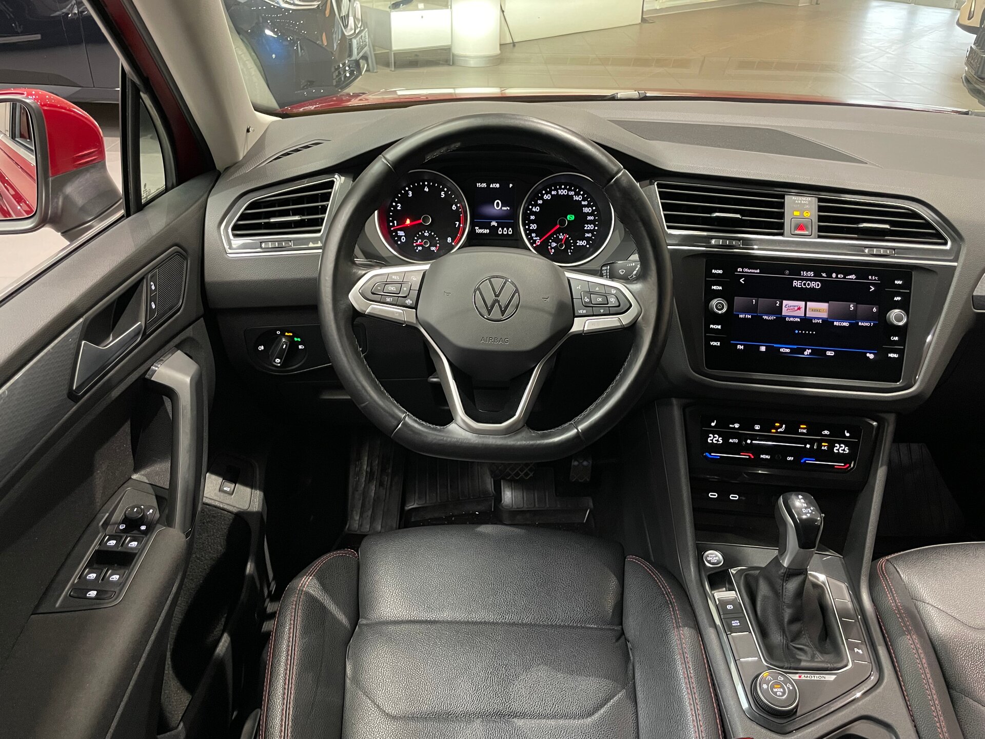 Автомобиль Volkswagen Tiguan 2.0 AMT (180 л.с.) 4WD - 14
