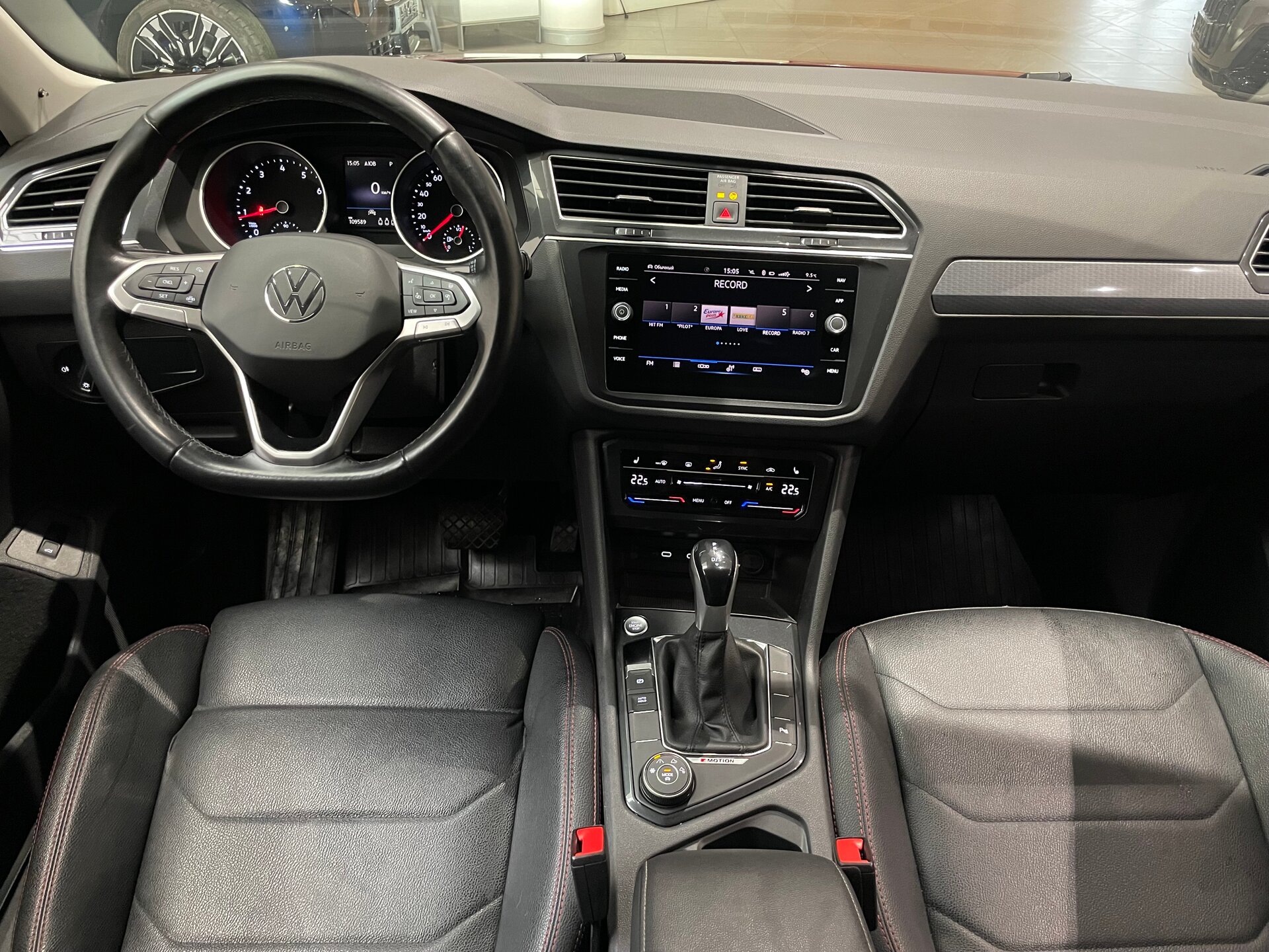 Автомобиль Volkswagen Tiguan 2.0 AMT (180 л.с.) 4WD - 13