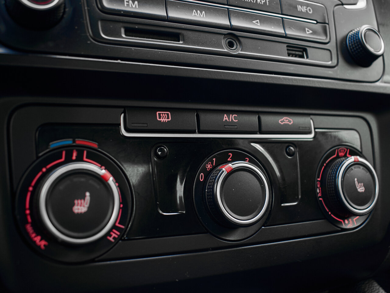 Купить Volkswagen Jetta 1.6 AT (105 л.с.), 2014 в Екатеренбурге