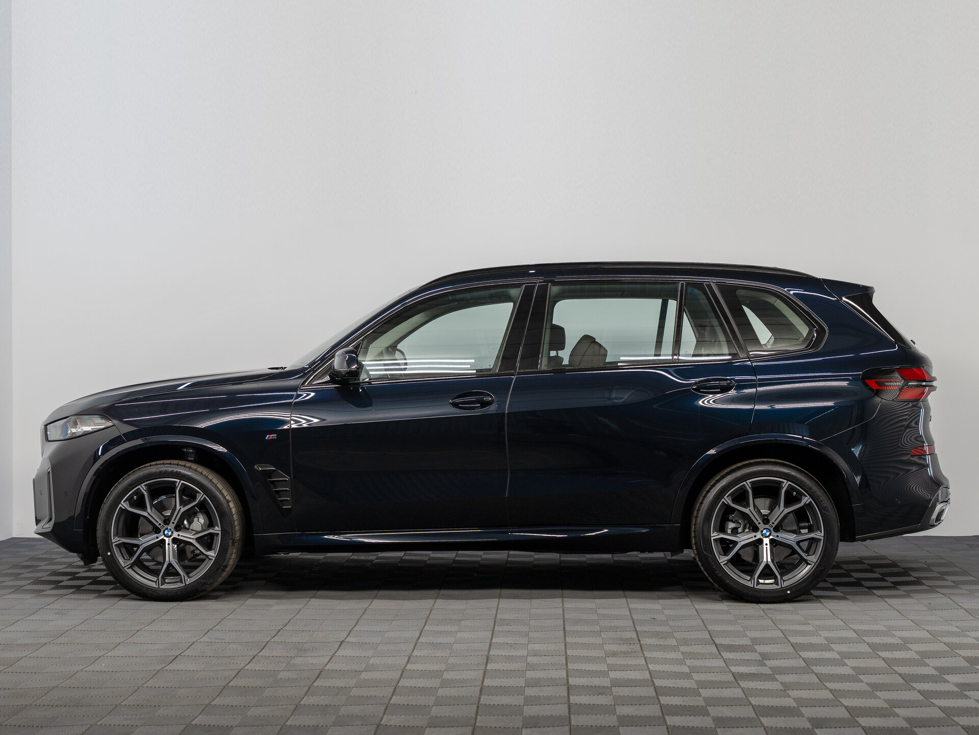 Автомобиль BMW X5 30Li 2.0 AT (258 л.с.) 4WD - 8
