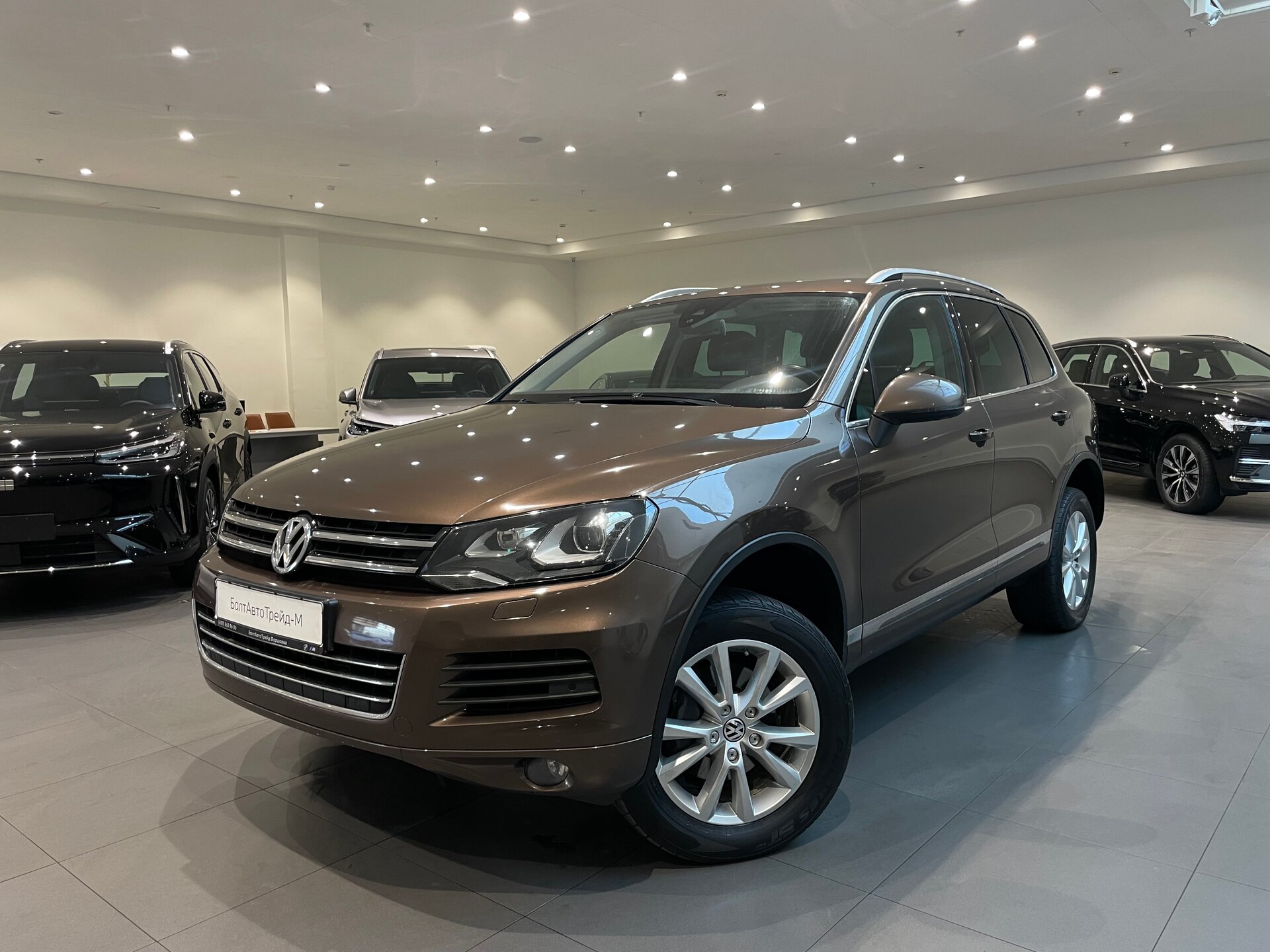 Автомобиль Volkswagen Touareg 3.6 AT (249 л.с.) 4WD - 1