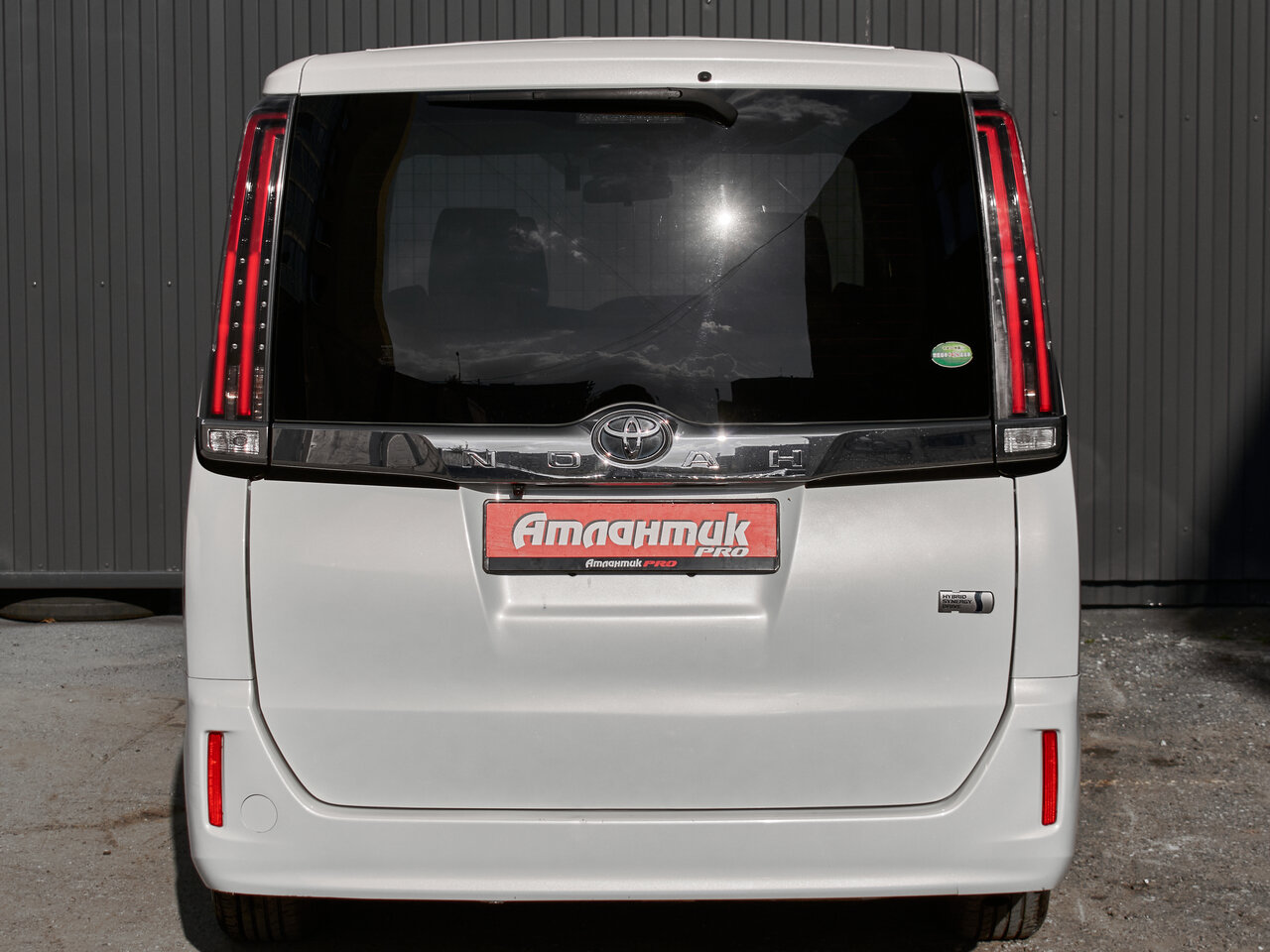 Купить Toyota Noah 1.8hyb CVT (99 л.с.), 2018 в Екатеренбурге