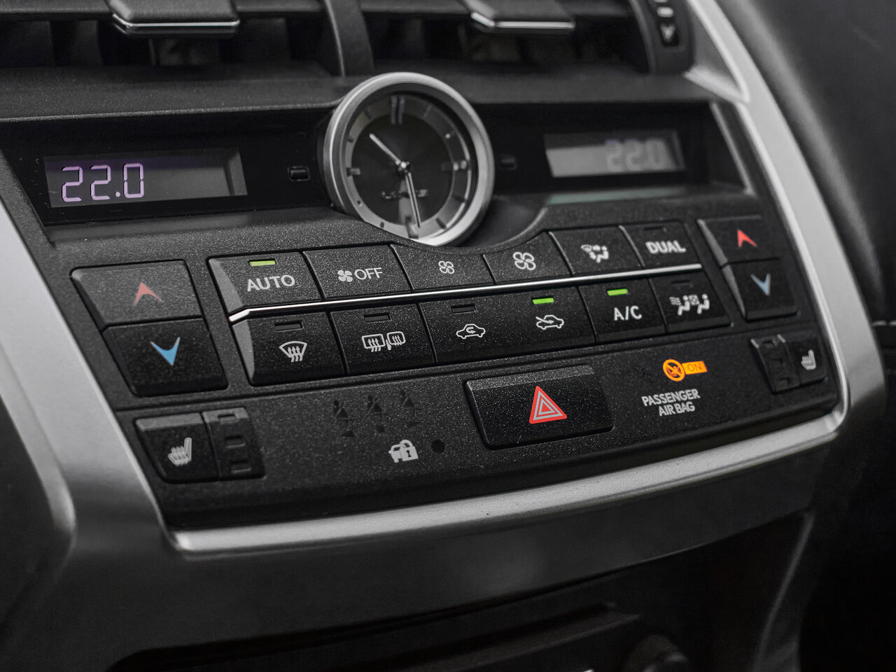 Купить Lexus NX 200 2.0 CVT (150 л.с.) 4WD, 2015 в Екатеренбурге