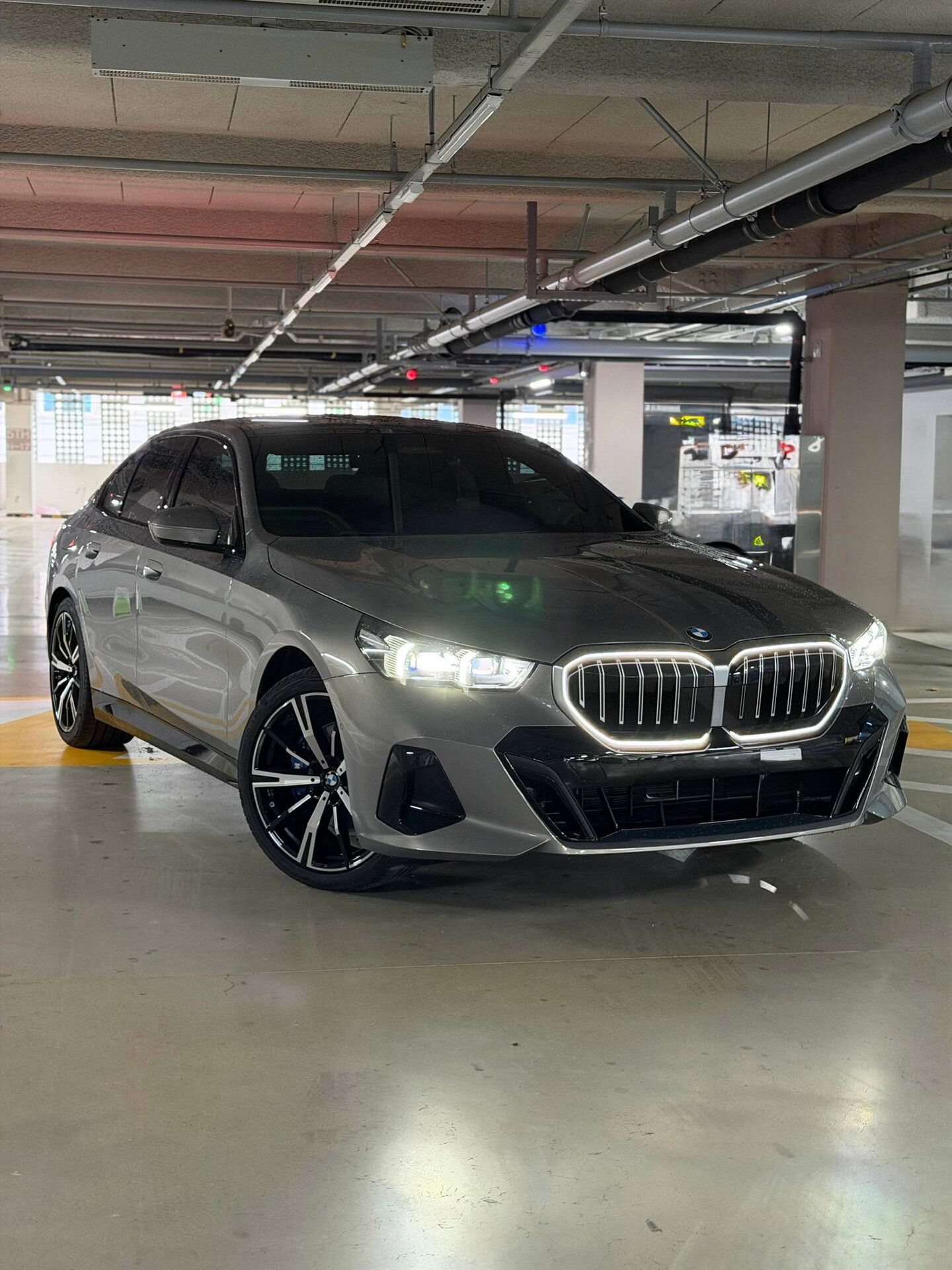 Автомобиль BMW 5 серии 530i xDrive 2.0 AT (258 л.с.) 4WD - 1