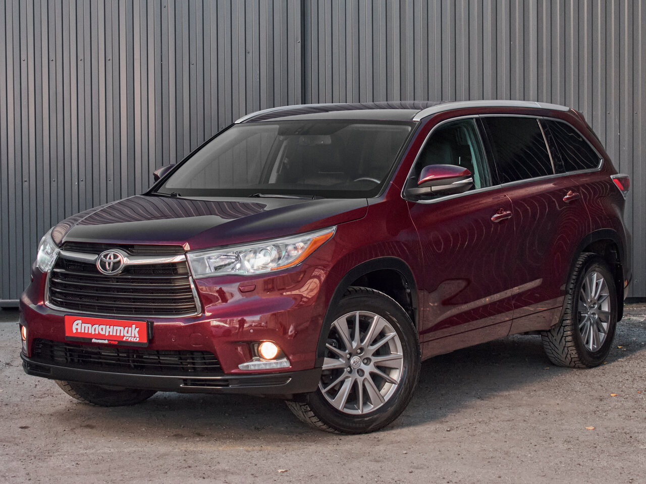 Купить Toyota Highlander 3.5 AT (249 л.с.) 4WD, 2015 в Екатеренбурге