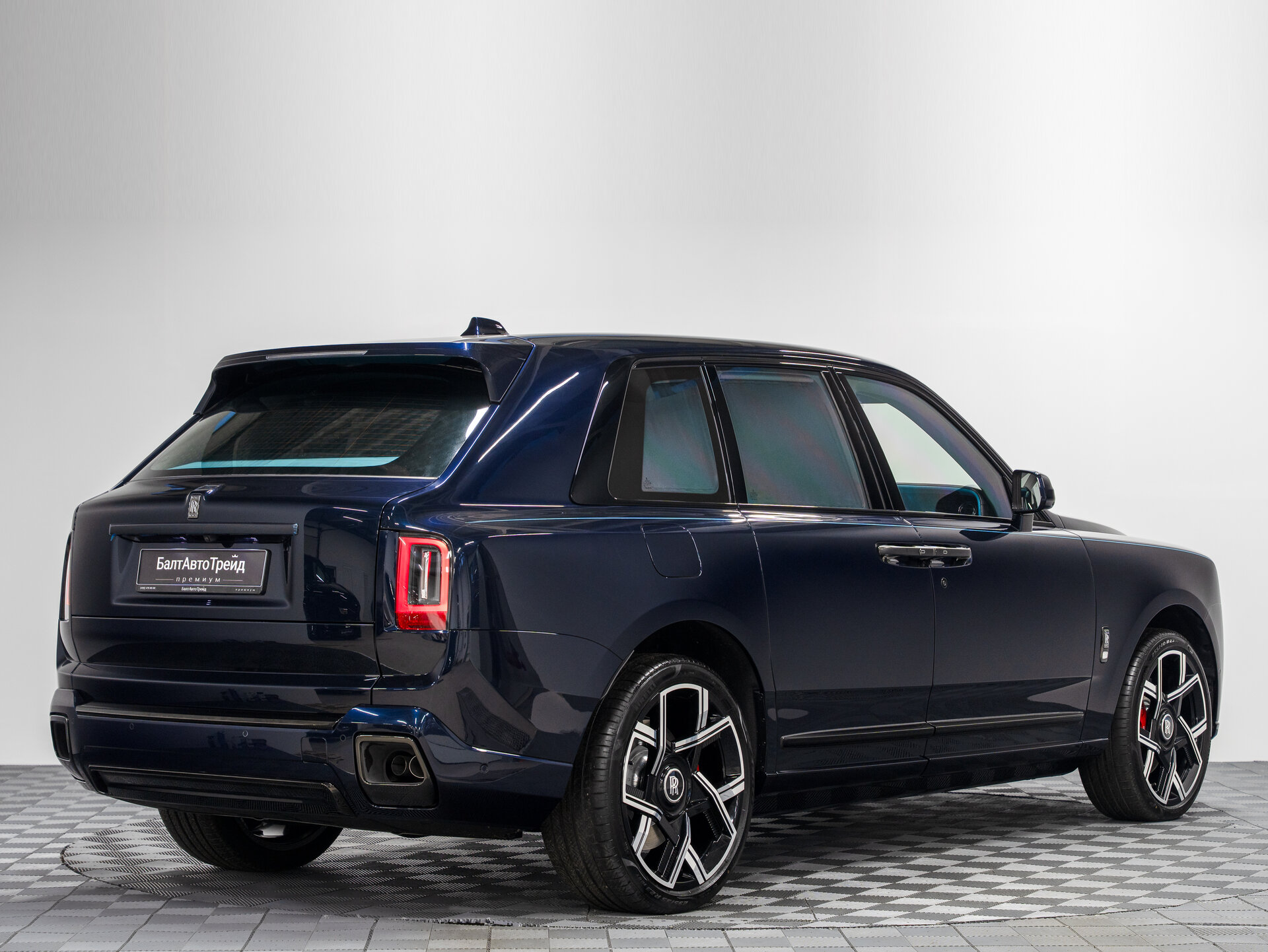 Автомобиль Rolls-Royce Cullinan Black Badge 6.8 AT (600 л.с.) 4WD - 8