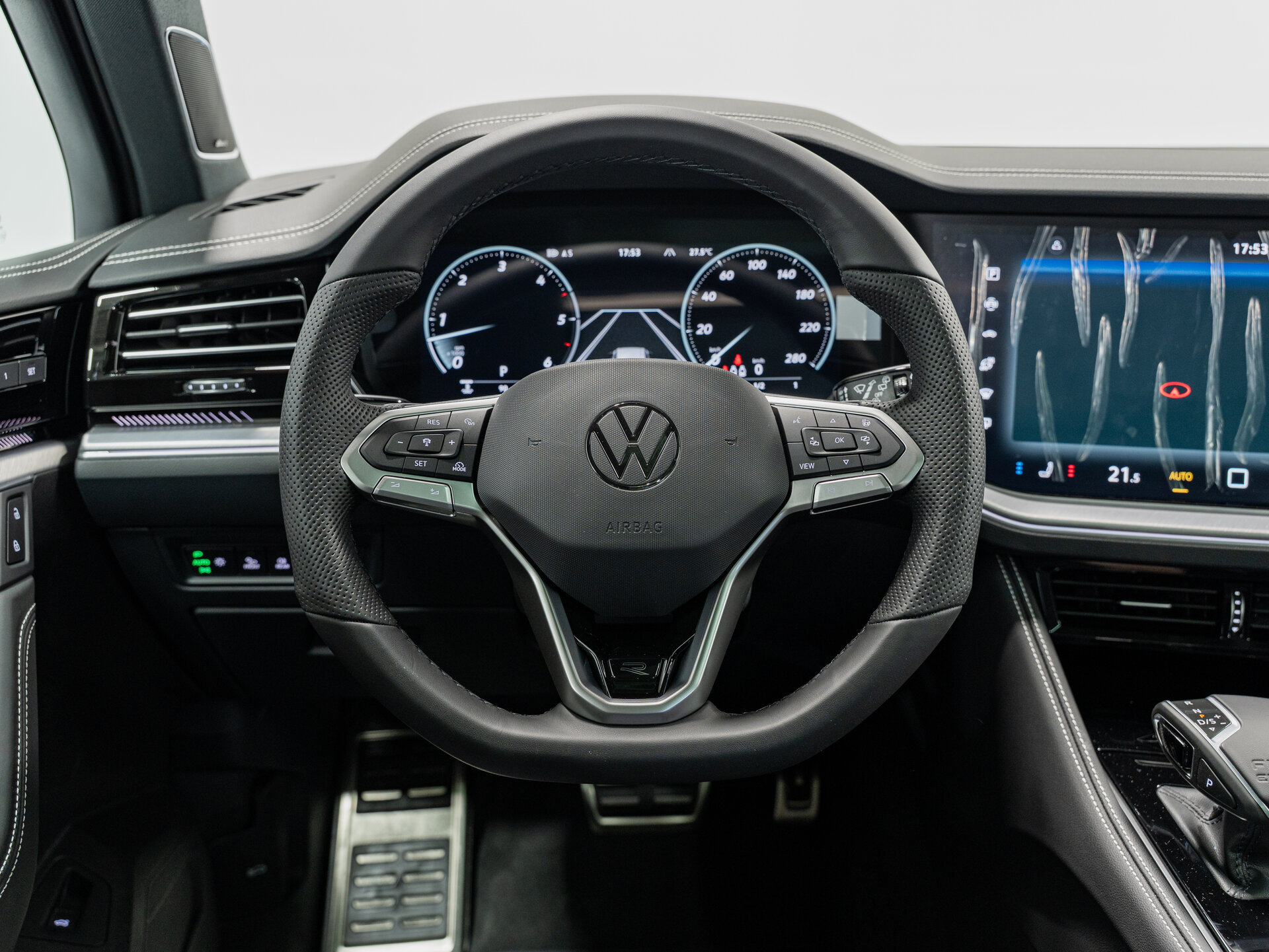 Автомобиль Volkswagen Touareg 3.0d AT (286 л.с.) 4WD - 16