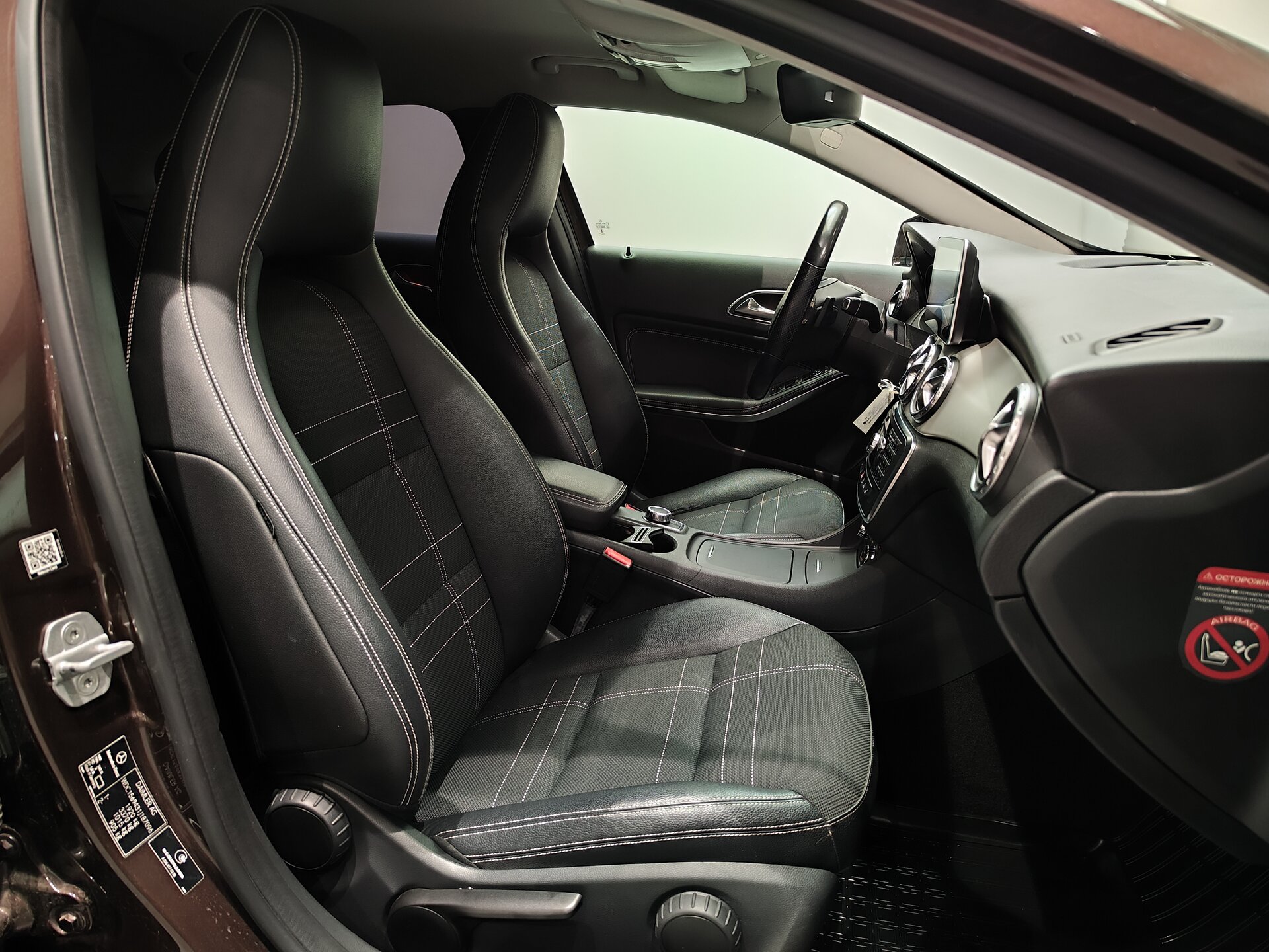 Автомобиль Mercedes-Benz GLA 200 1.6 AMT (156 л.с.) - 11