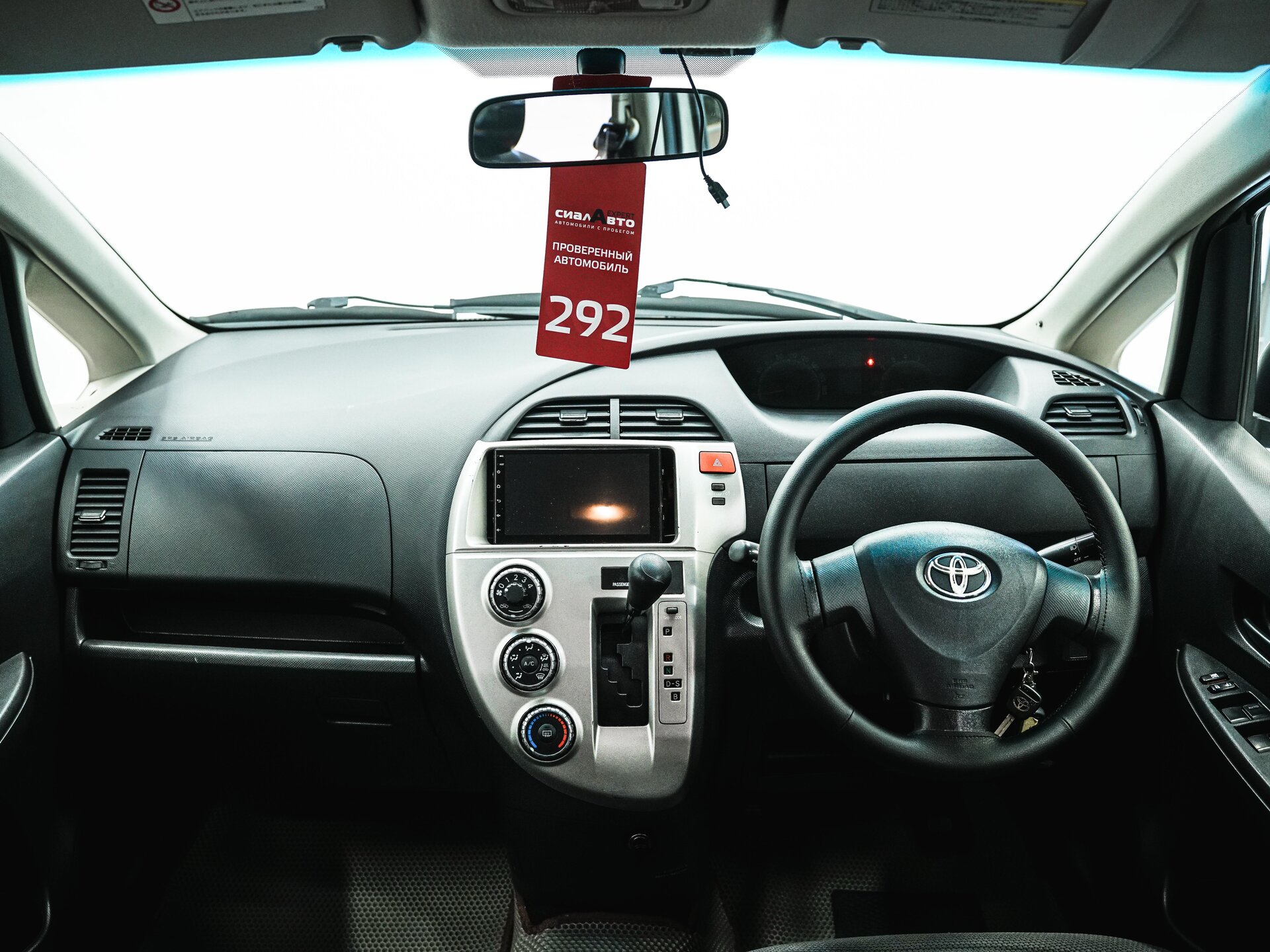 Toyota Ractis 2010 13