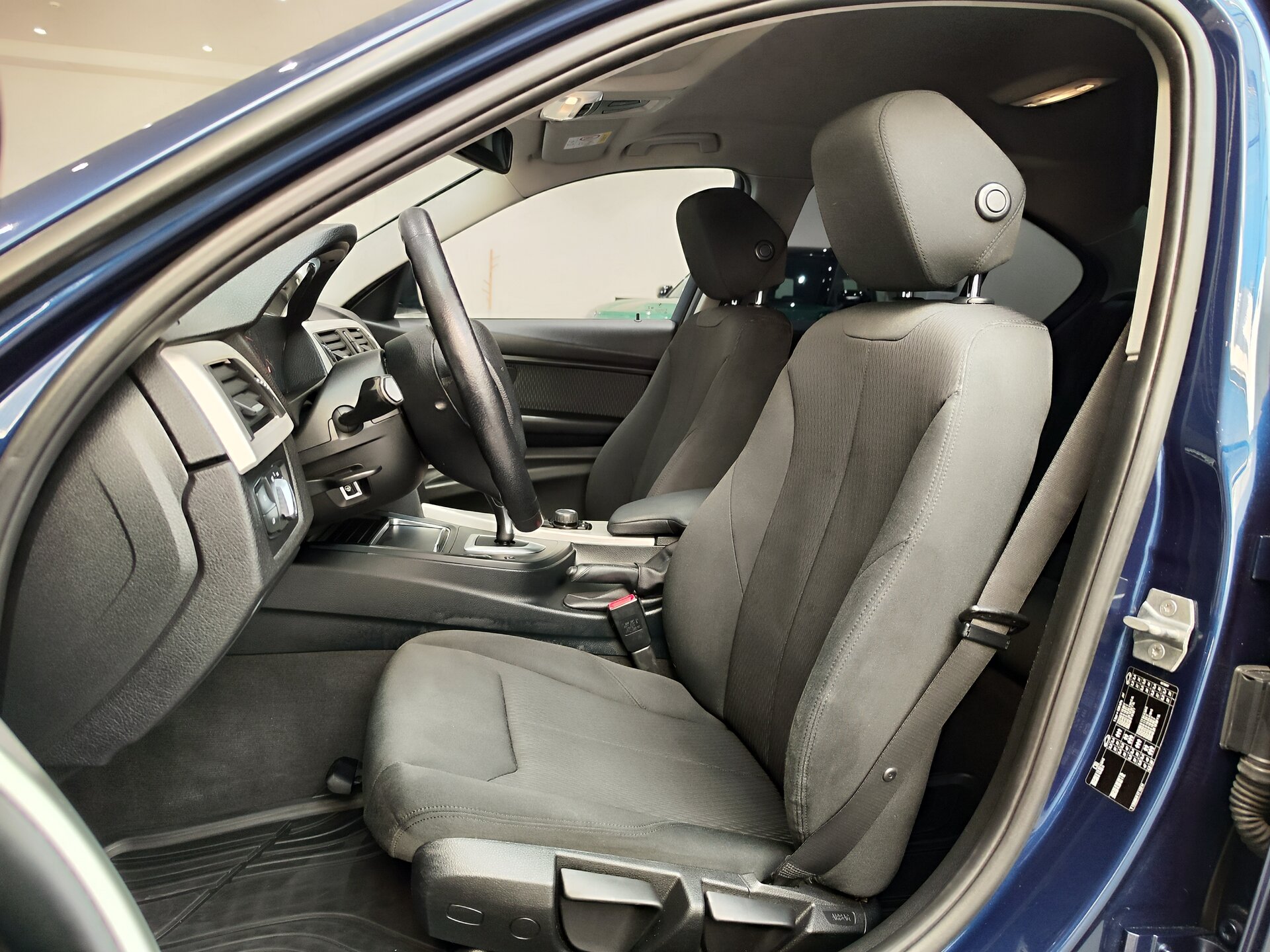 Автомобиль BMW 3 серии 318i 1.5 AT (136 л.с.) - 8