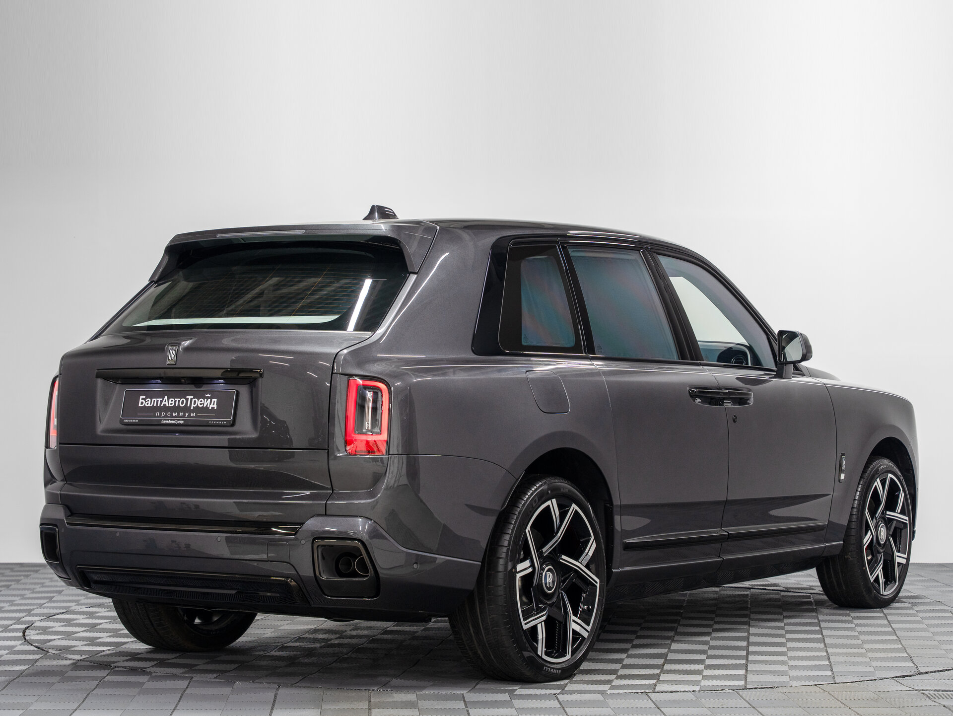 Автомобиль Rolls-Royce Cullinan Black Badge 6.8 AT (600 л.с.) 4WD - 8