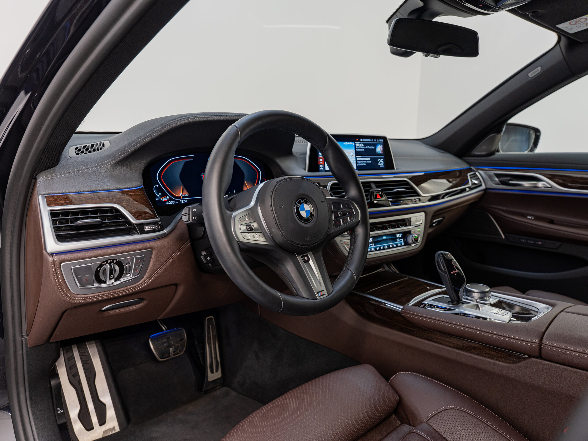 Автомобиль BMW 7 серии 730i 2.0 AT (249 л.с.) - 9