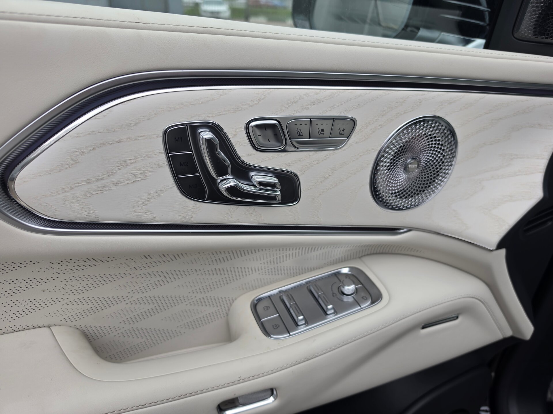 Автомобиль Zeekr 8X 70 kWh 2.0hyb AT (898 л.с.) 4WD - 11