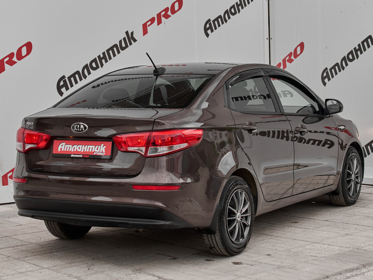 Купить Kia Rio 1.6 AT (123 л.с.), 2017 в Екатеренбурге