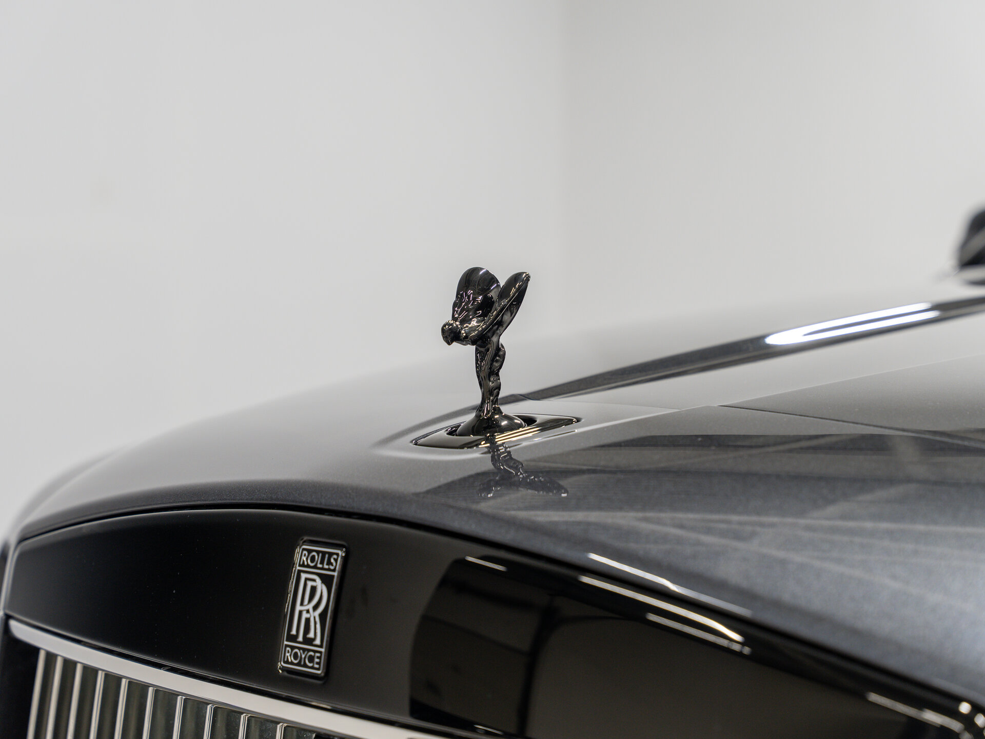 Автомобиль Rolls-Royce Cullinan Black Badge 6.8 AT (600 л.с.) 4WD - 2
