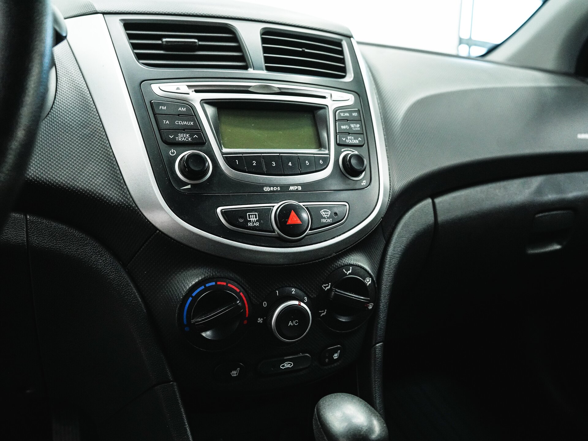 Hyundai Solaris 2012 20