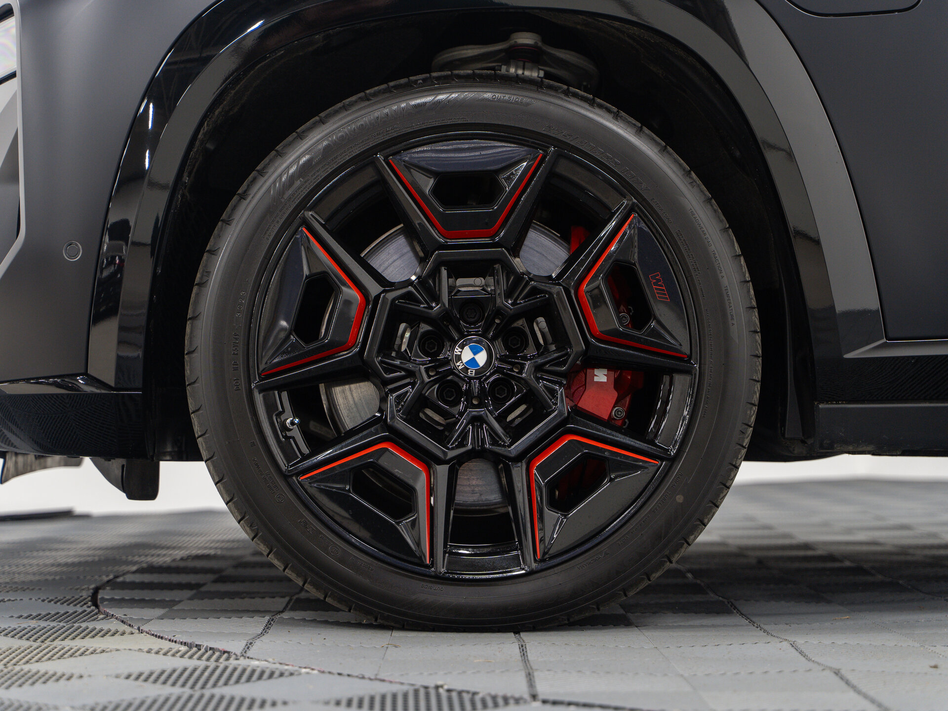 Автомобиль BMW XM Label 4.4hyb AT (748 л.с.) 4WD - 4