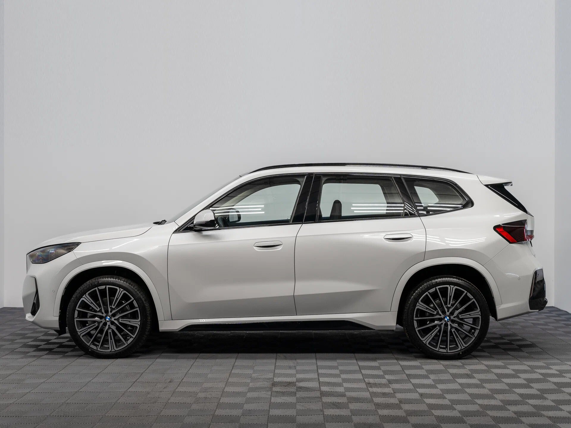 Автомобиль BMW X1 25Li xDrive 2.0 AMT (204 л.с.) 4WD - 8