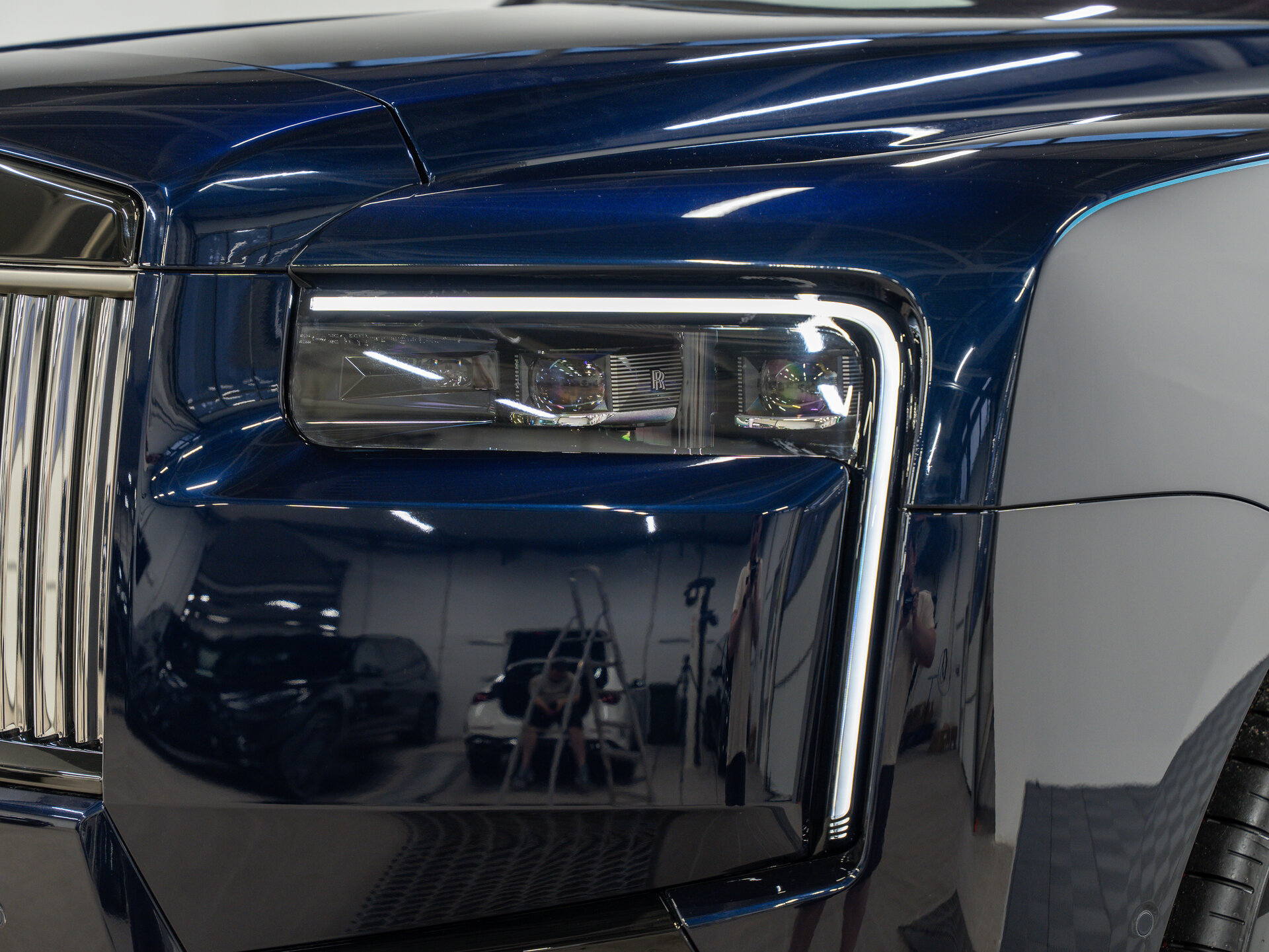 Автомобиль Rolls-Royce Cullinan Black Badge 6.8 AT (600 л.с.) 4WD - 3