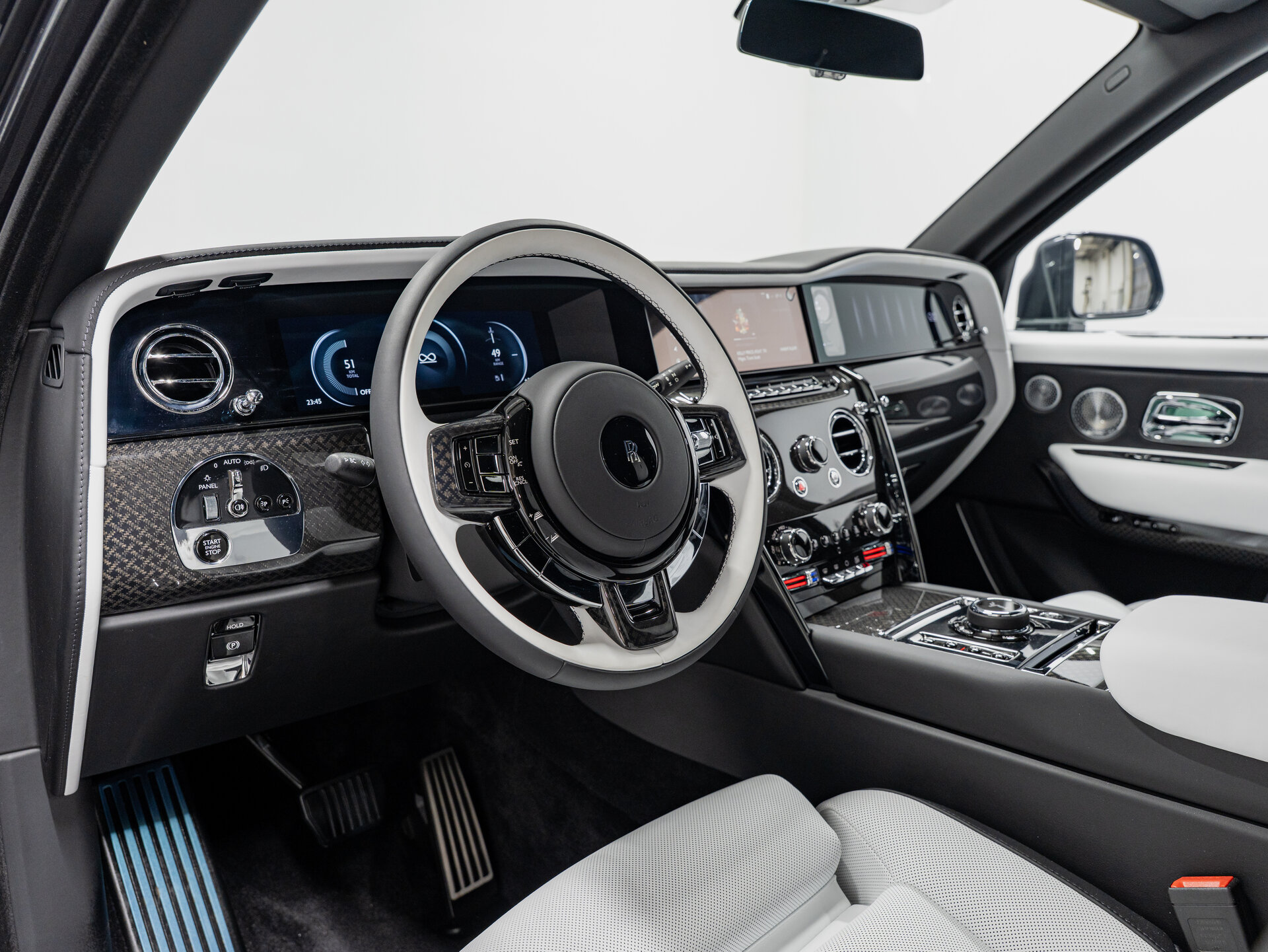 Автомобиль Rolls-Royce Cullinan Black Badge 6.8 AT (600 л.с.) 4WD - 13