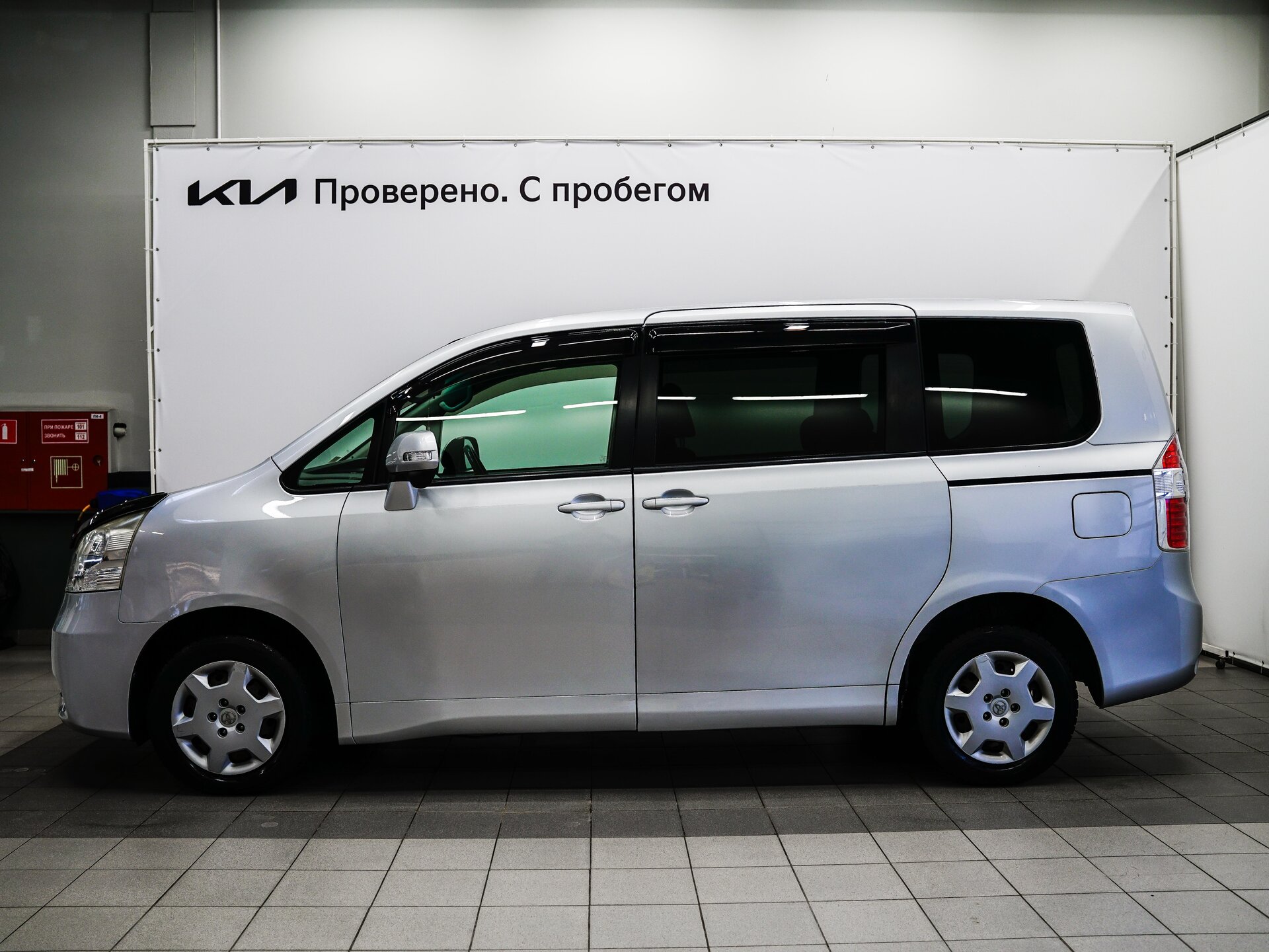 Toyota Noah 2008 8