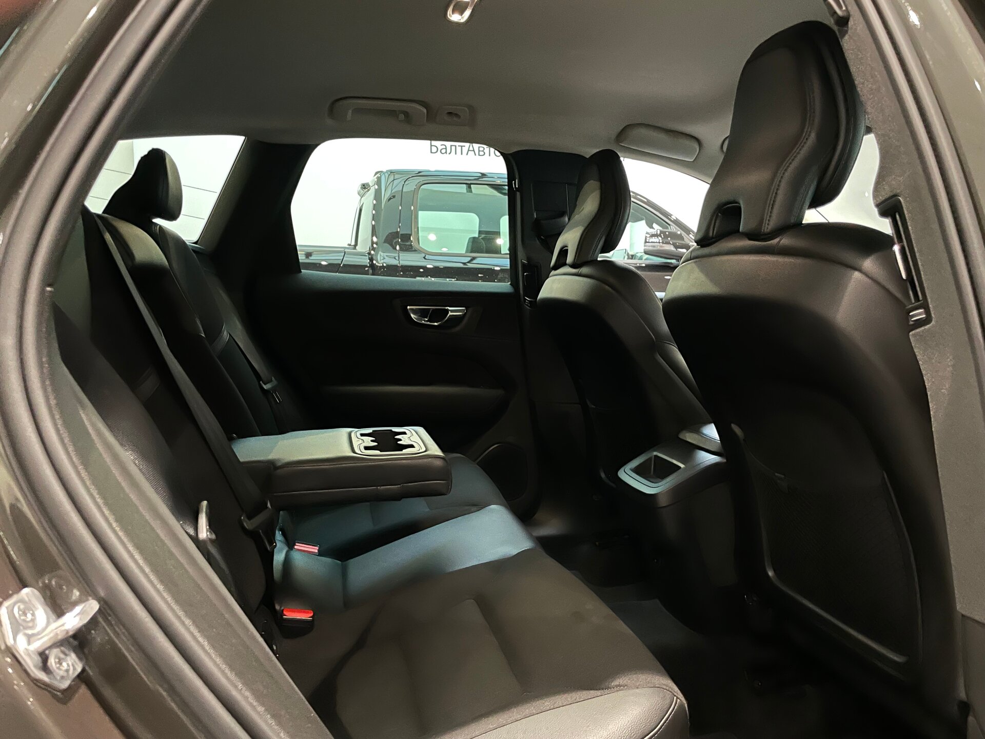 Автомобиль Volvo XC60 2.0 AT (249 л.с.) 4WD - 10