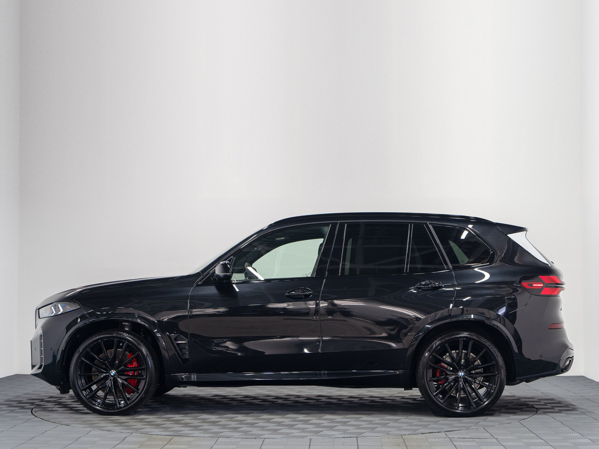 Автомобиль BMW X5 M60i 4.4 AT (530 л.с.) 4WD - 14