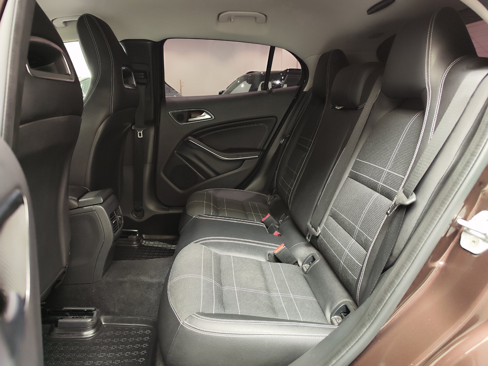 Автомобиль Mercedes-Benz GLA 200 1.6 AMT (156 л.с.) - 9